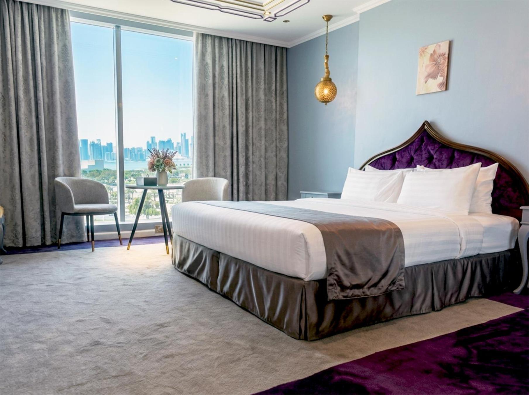 Deluxe King Room Corniche View