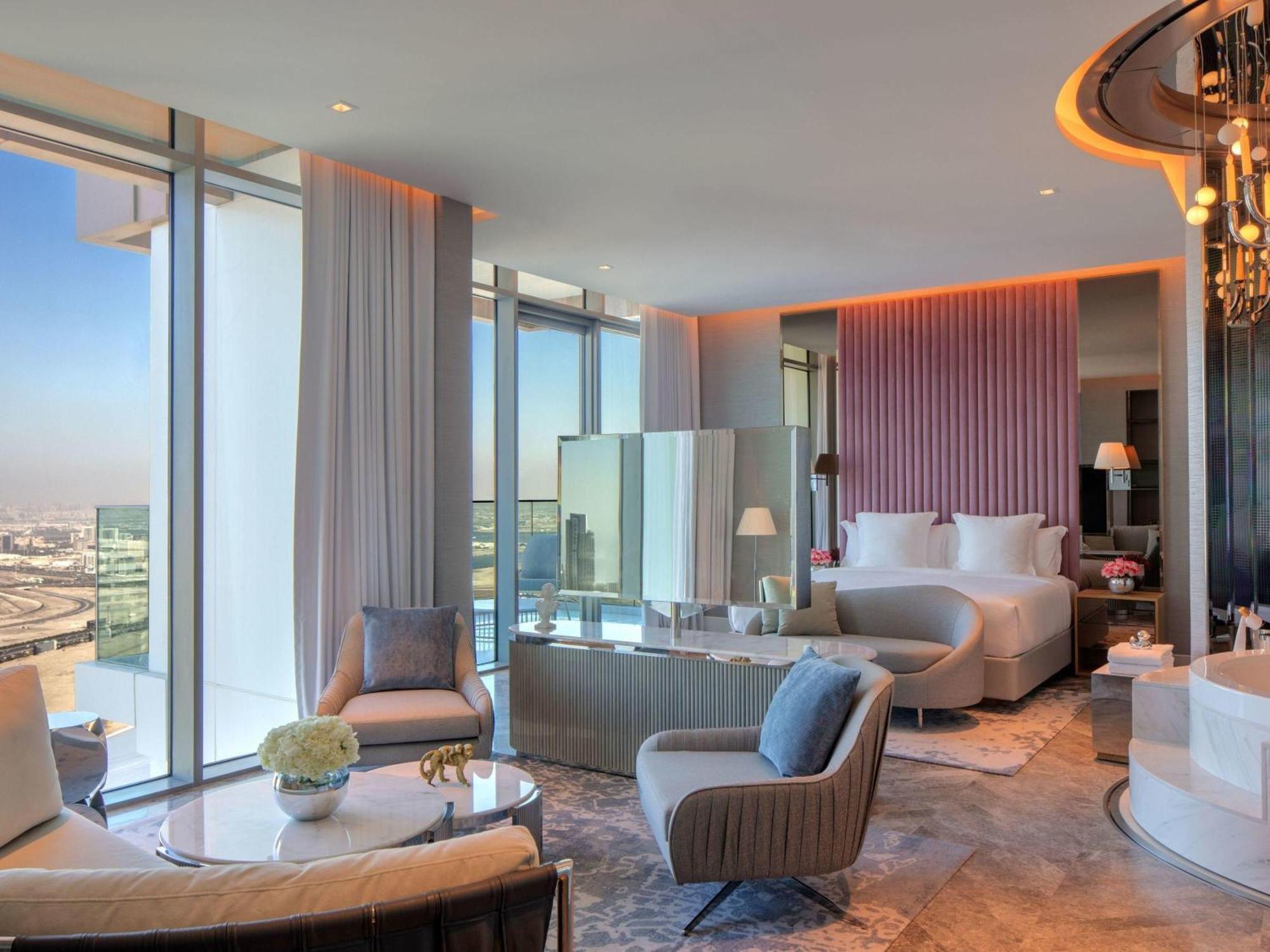 One-Bedroom Sky Penthouse Suite Balcony