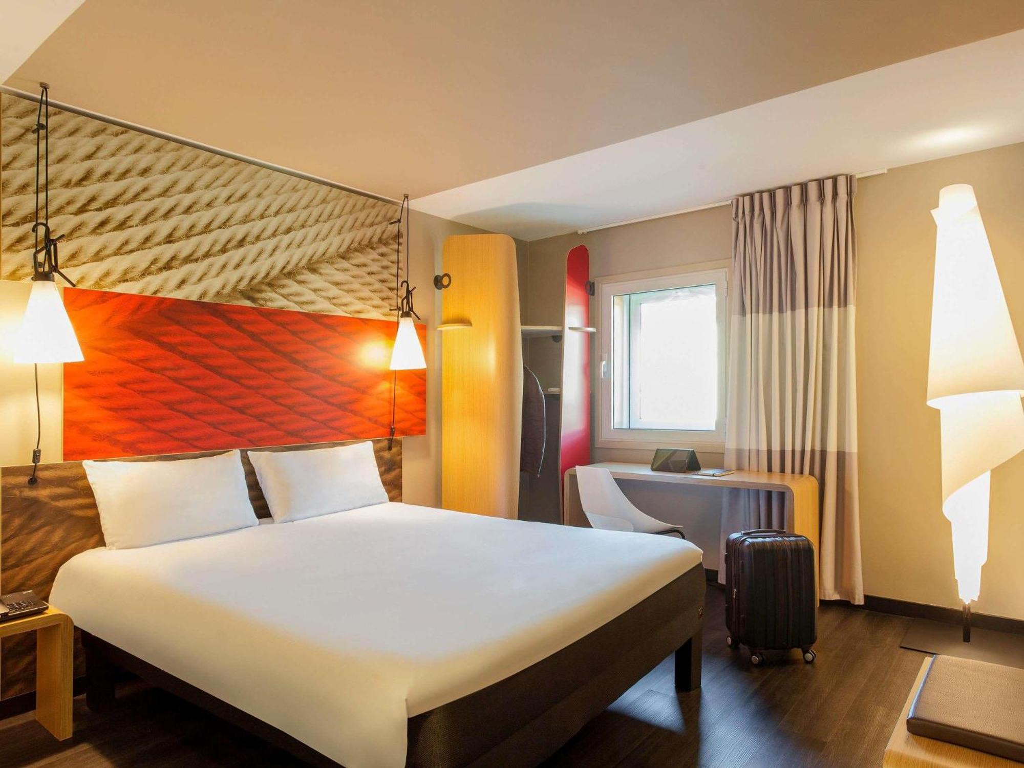 Suite One Double-Size Sweet Bed