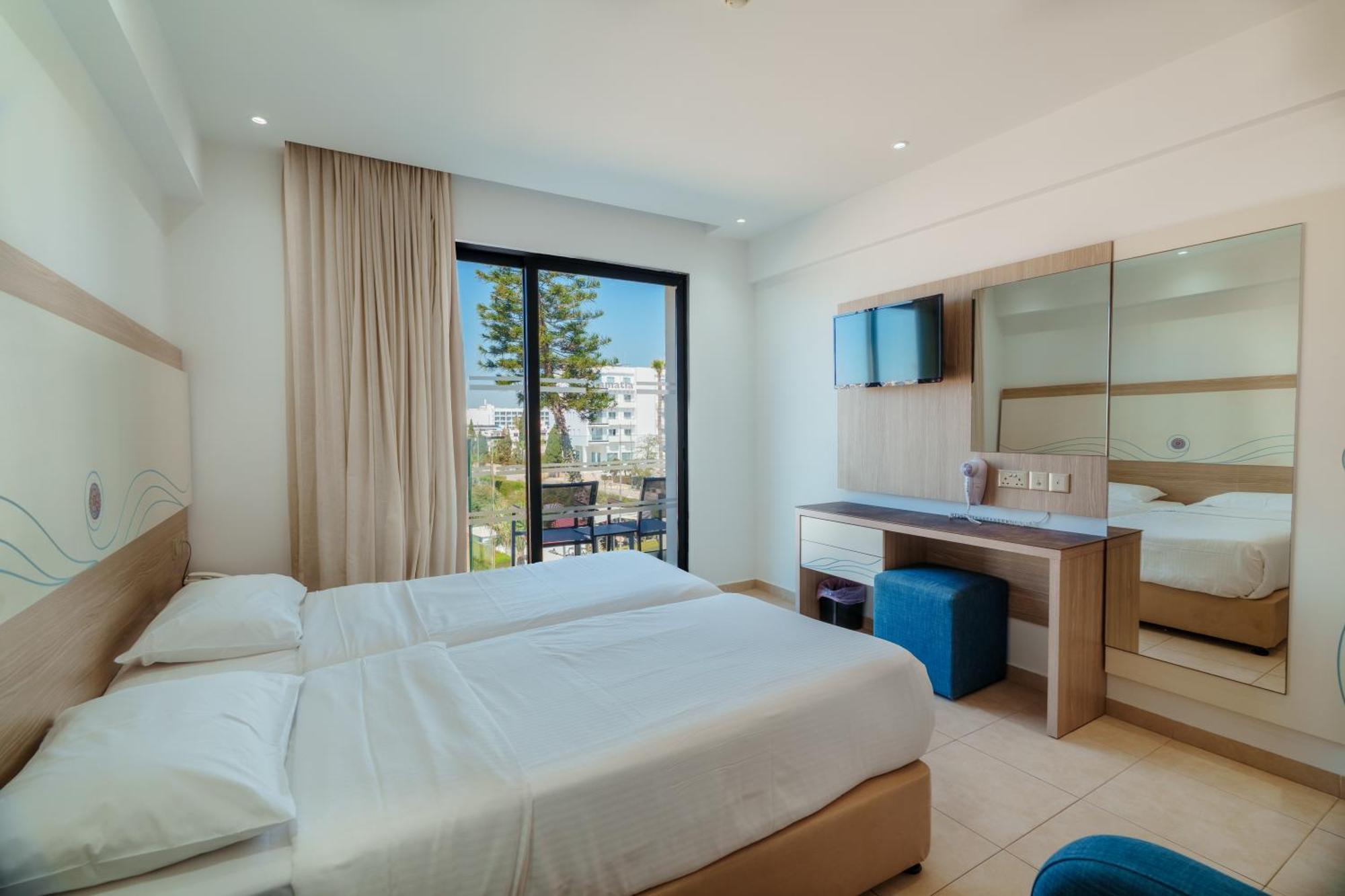 Superior Double or Twin Room Sea View