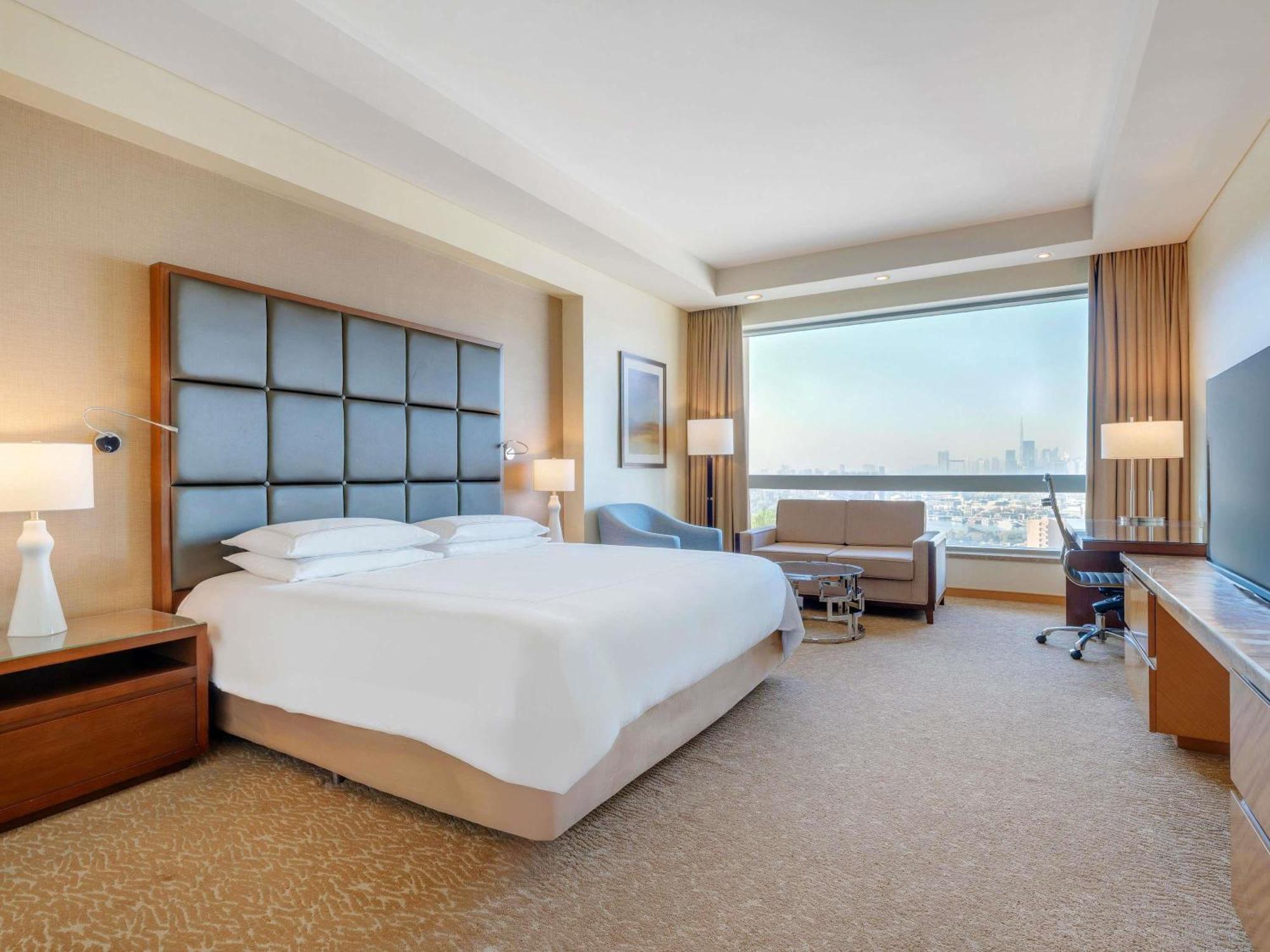 Deluxe Room King City View