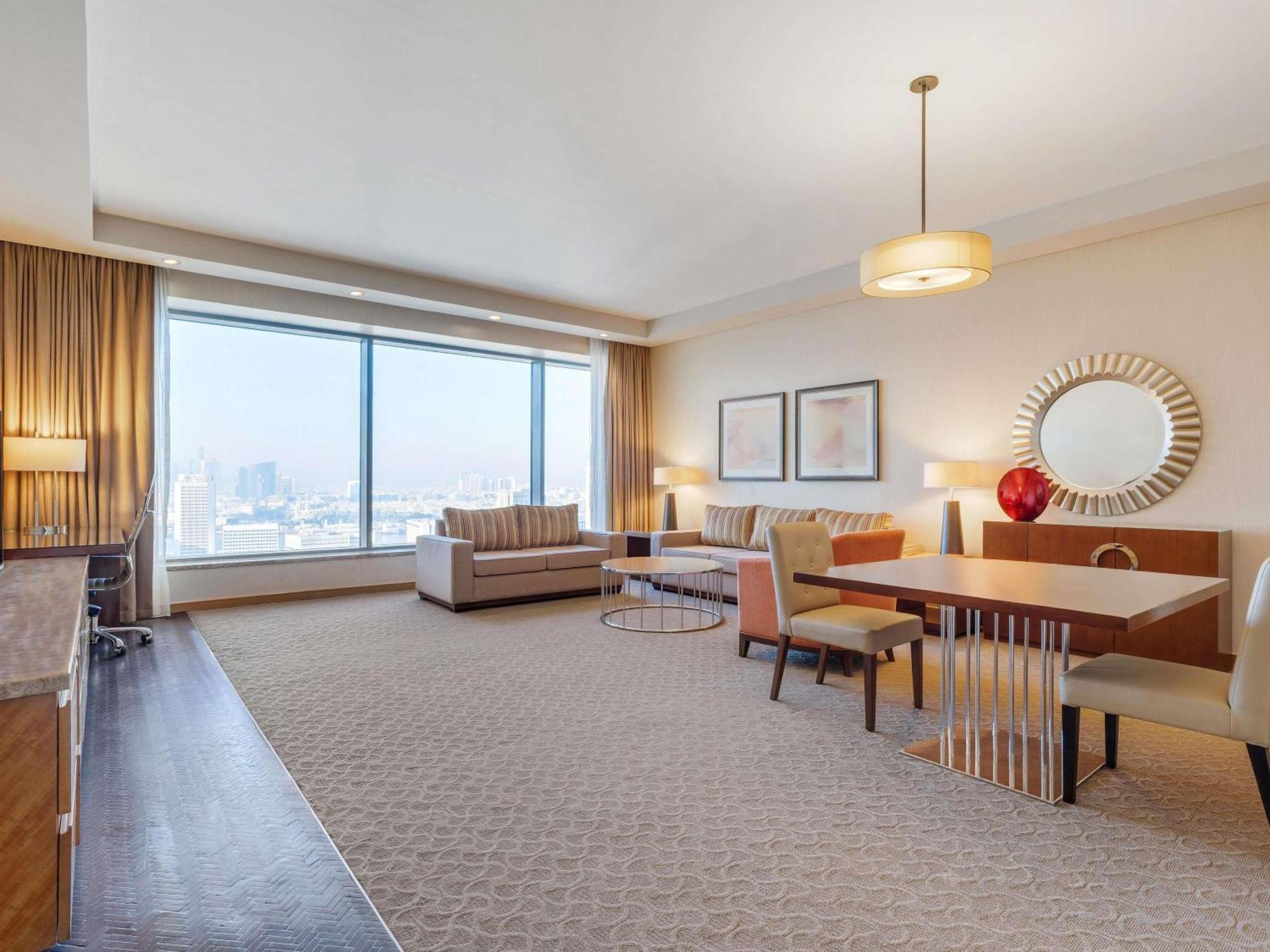 Corner Suite city creek view