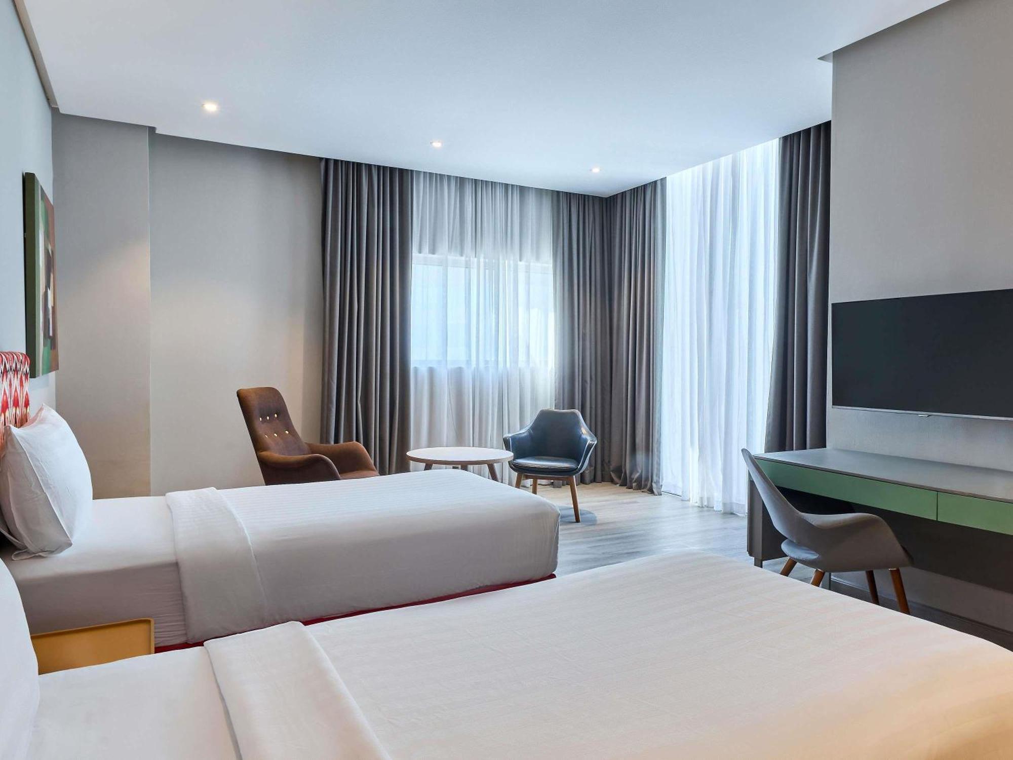 Standard Twin Room City Side