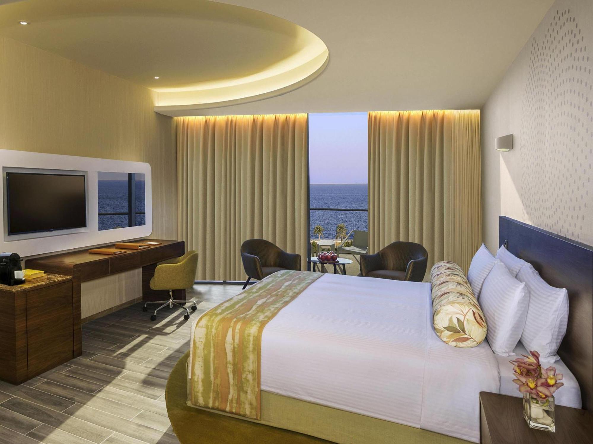 Deluxe Room Balcony Partial Sea View