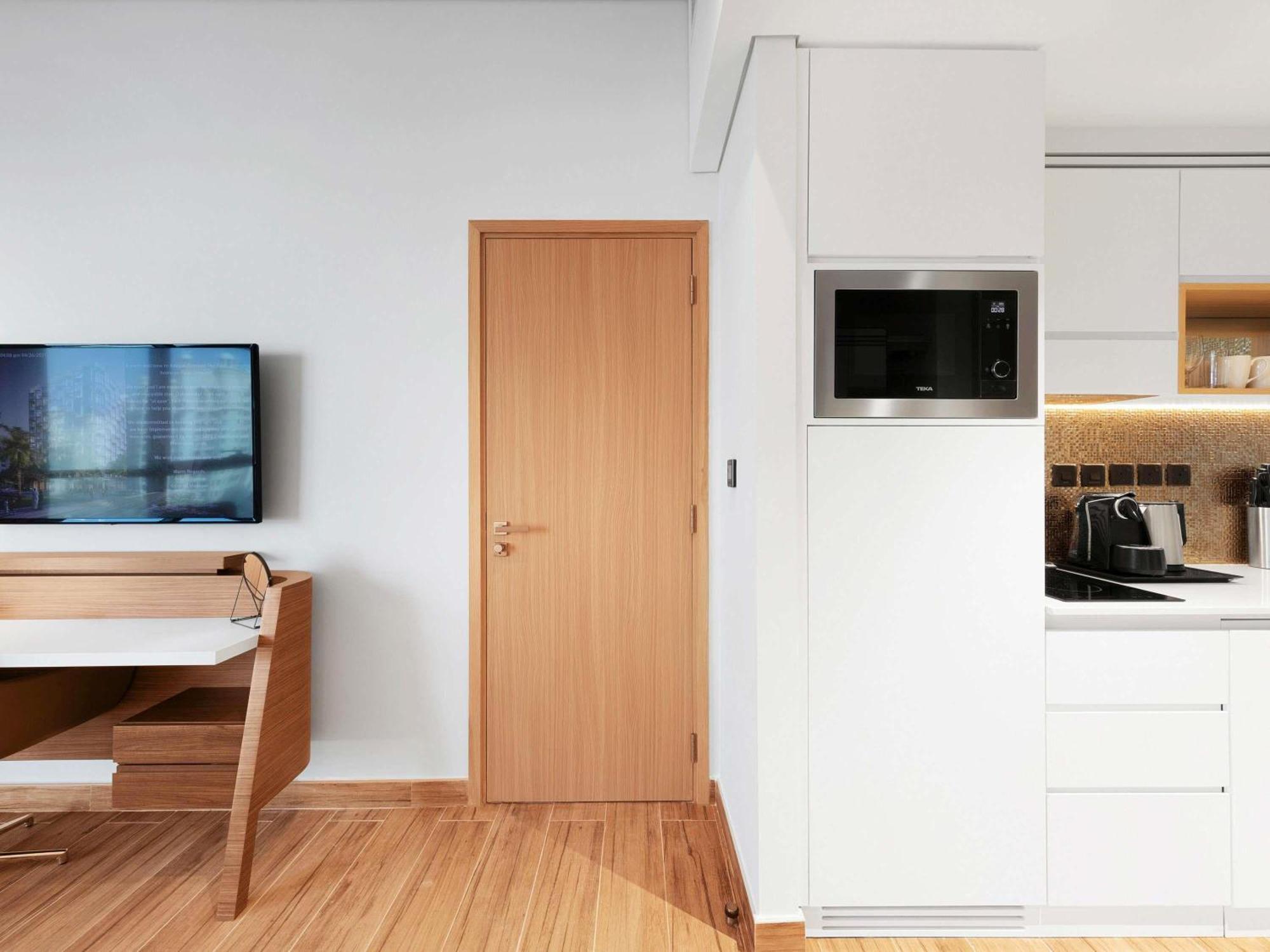 Deluxe Studio Apartment Private Beach Access