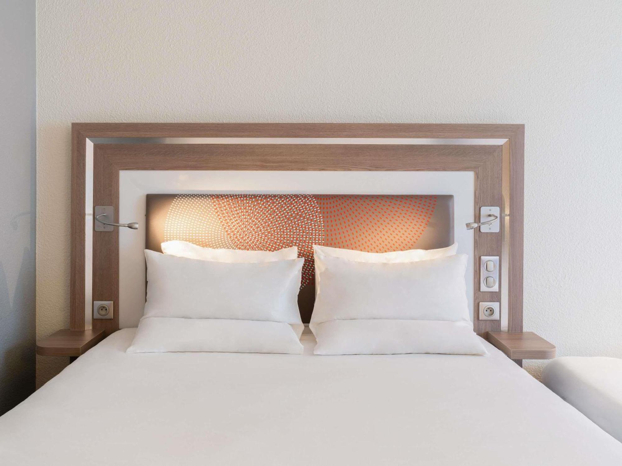 Superior Queen Room Double Sofa Bed