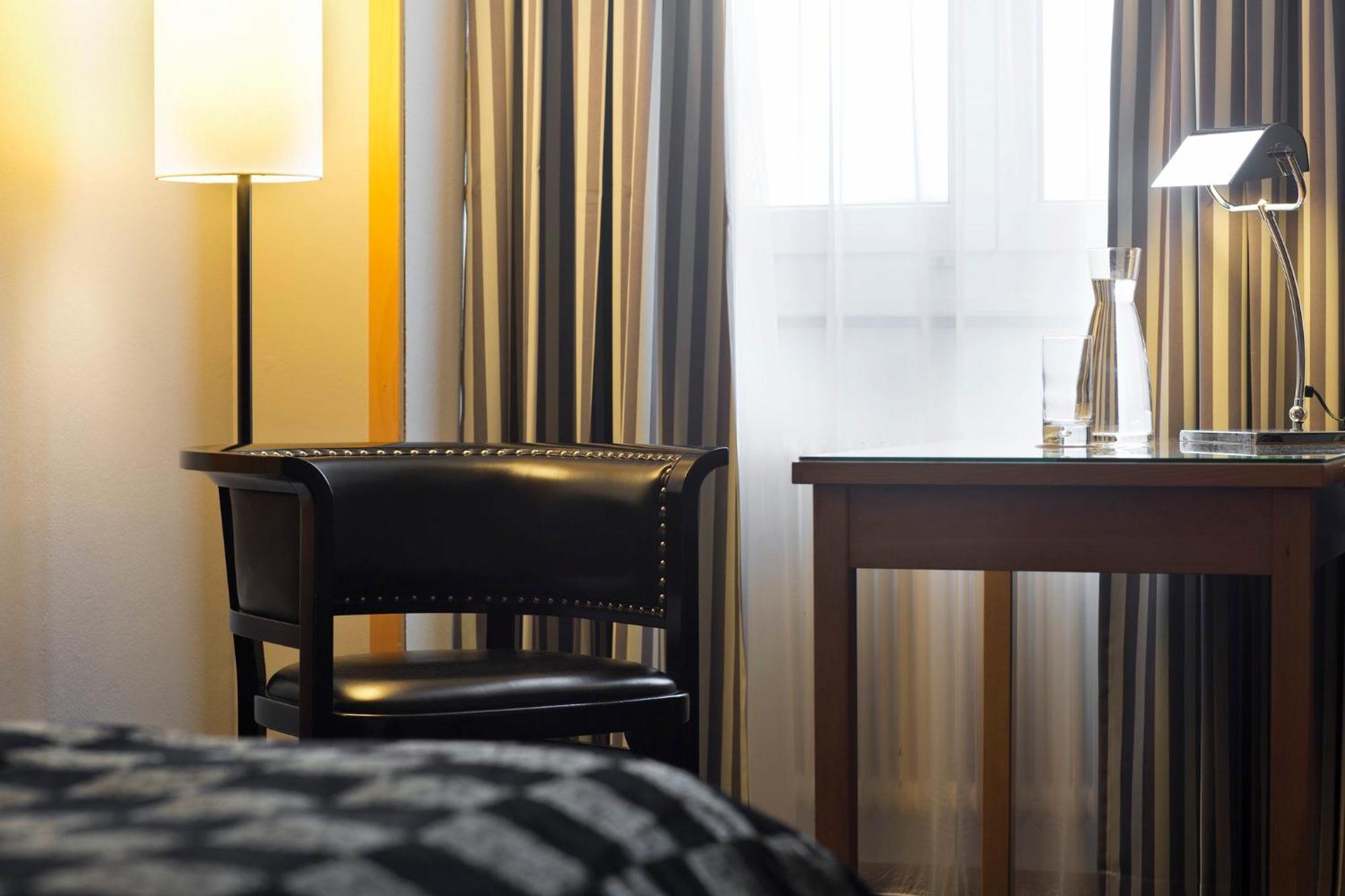 Standard King Room One Single Bed City View Top Floor