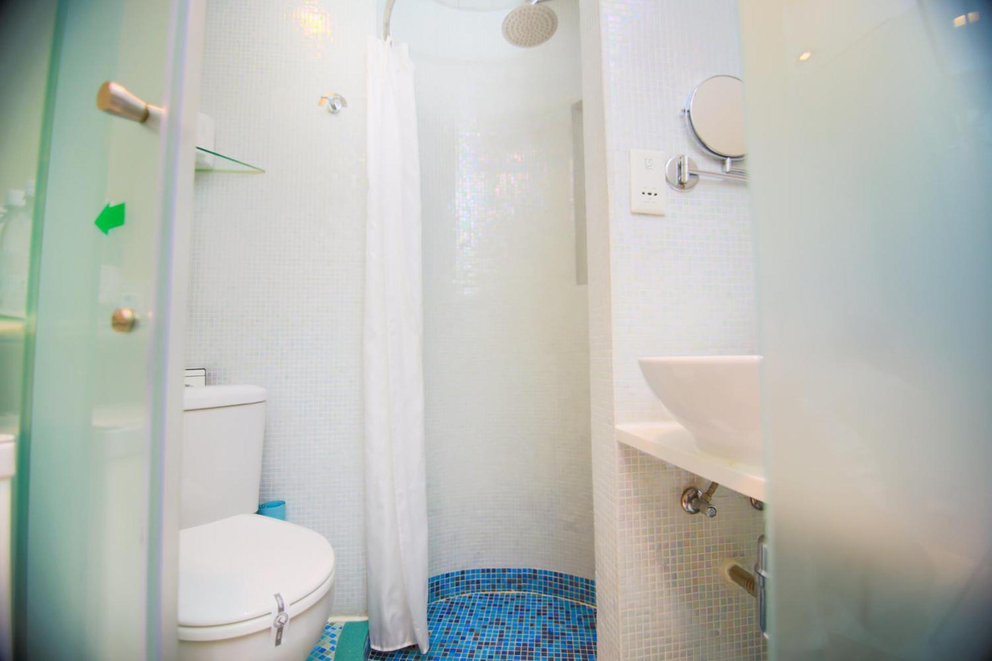 Long Comfort Room Weekly Housekeeping Service