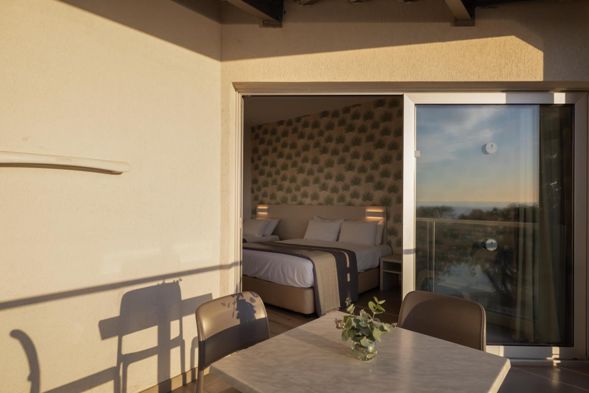 Standard Room Side Sea View