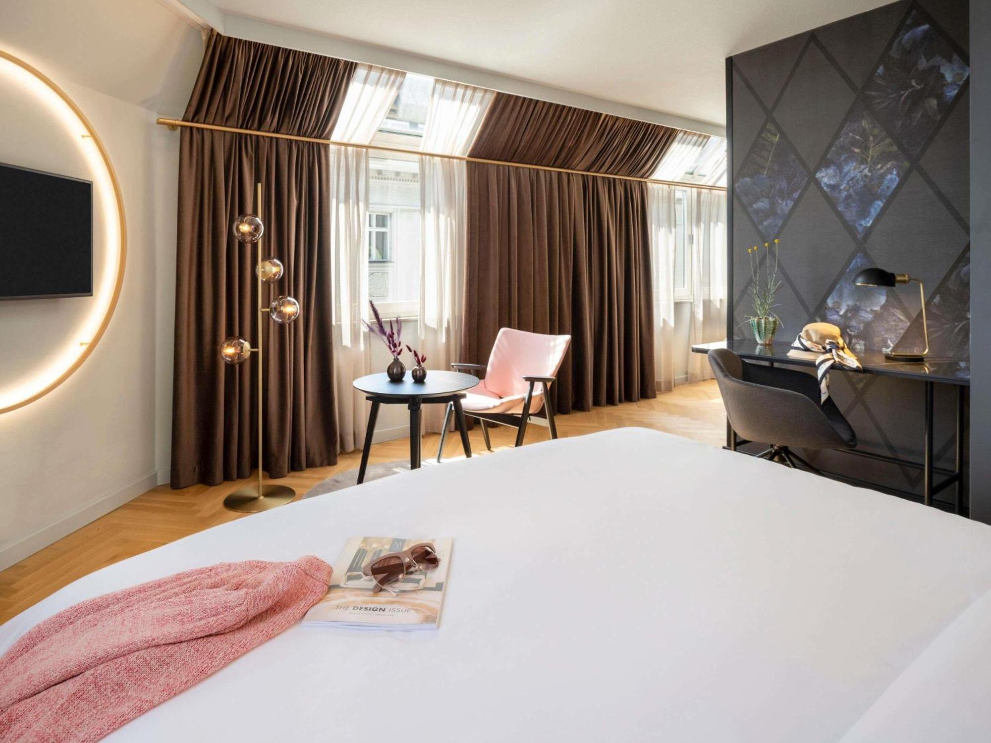Deluxe King Room