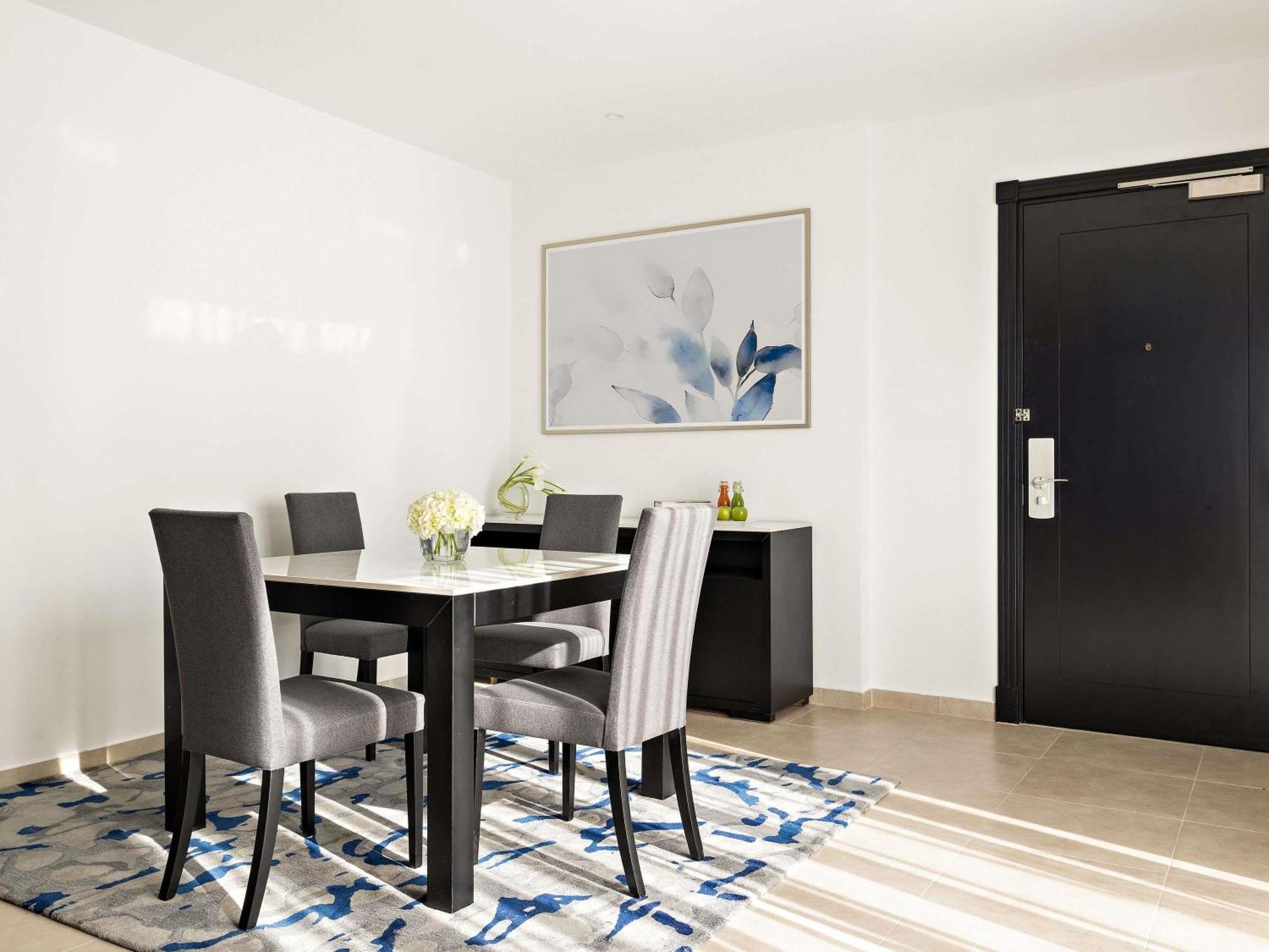One-Bedroom Apartment Complimentary Transfer to Kite Beach Dubai Mall or Burj Khalifa