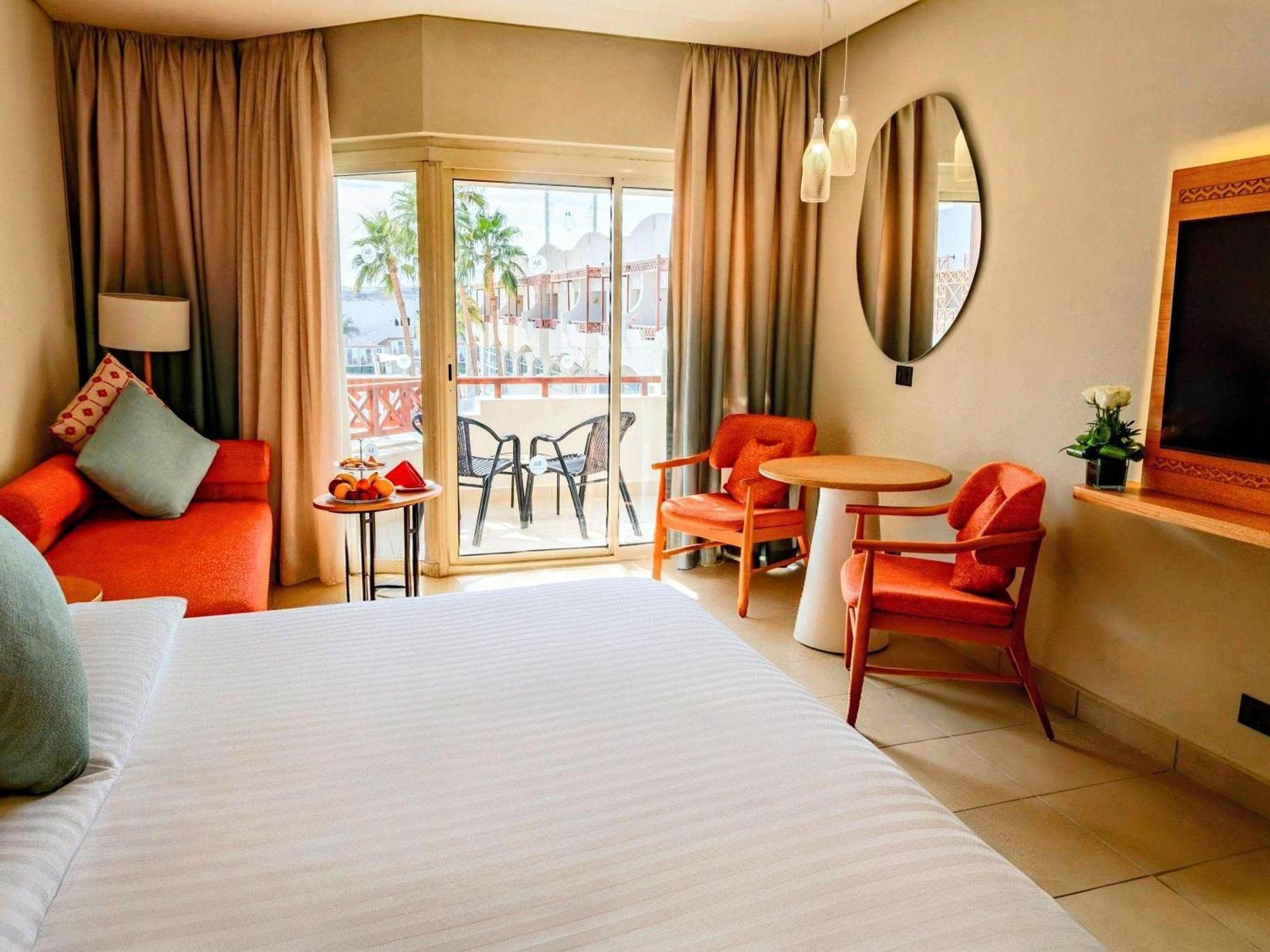 Superior King Room Pool View Beach Side