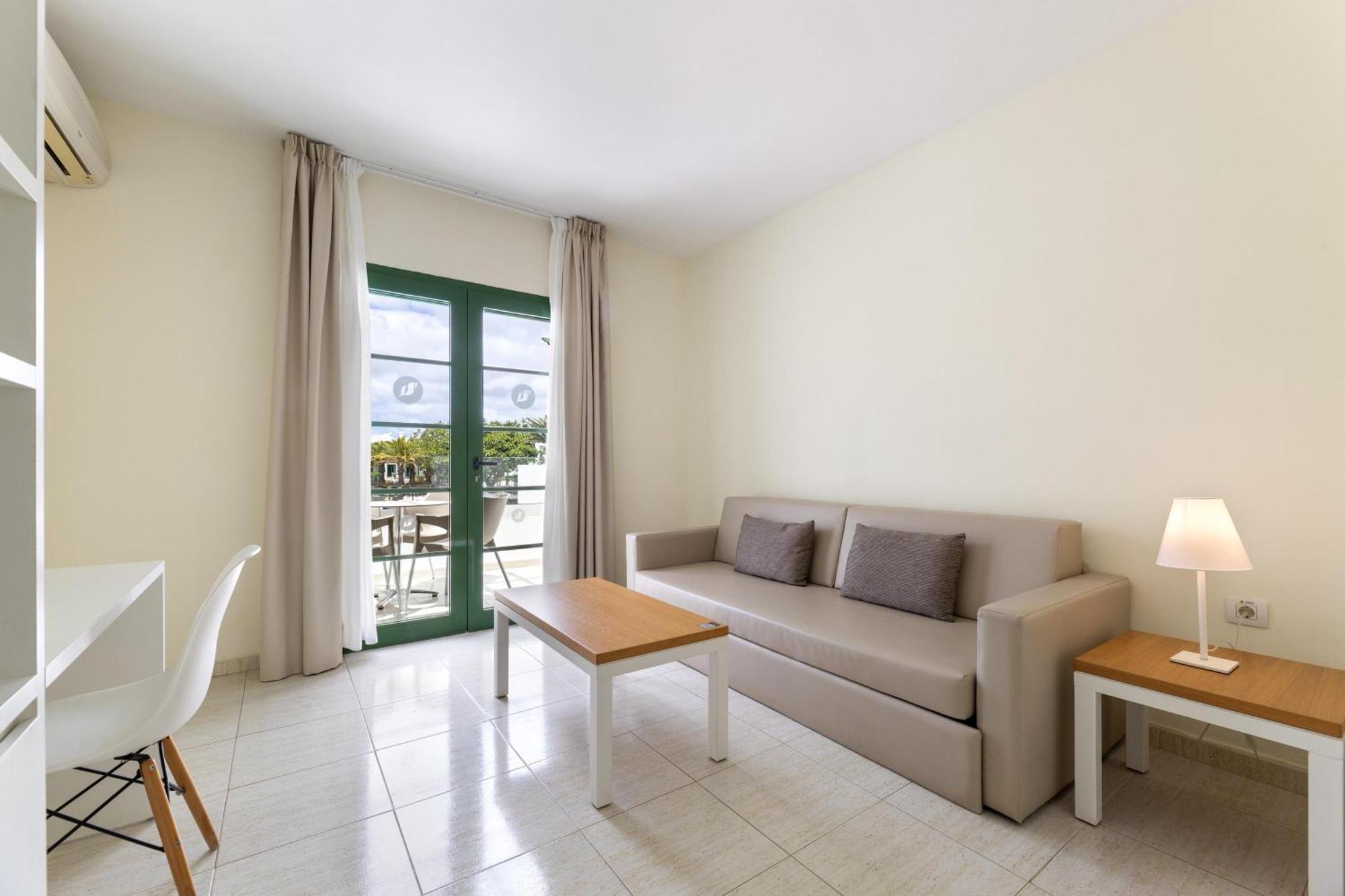 Apartament typu Junior Suite z widokiem na basen