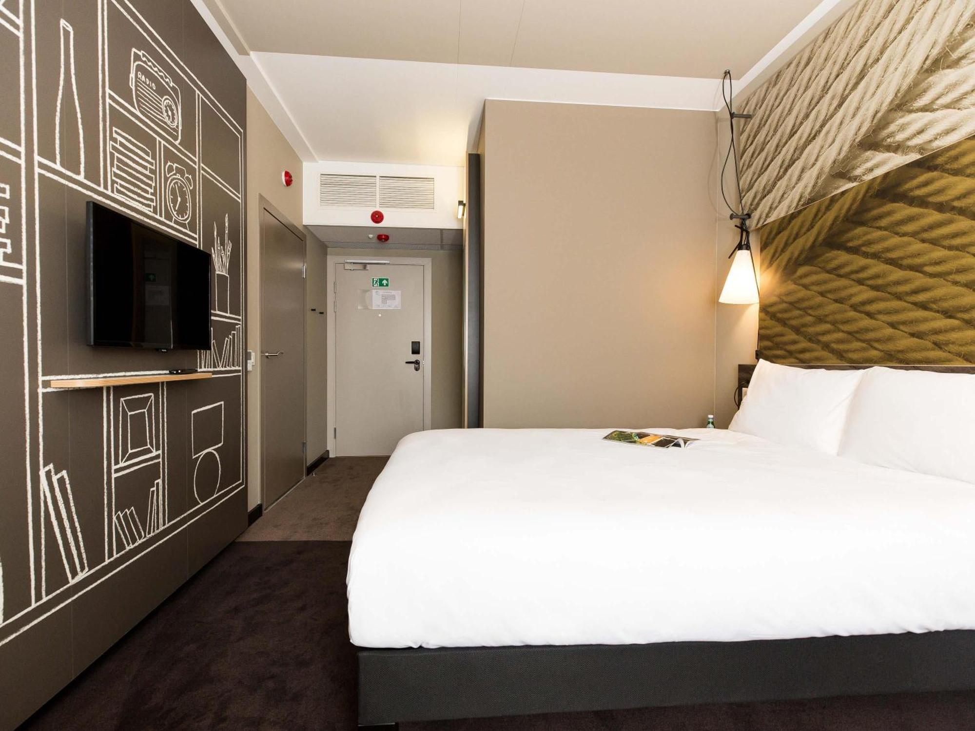Standard reduced mobility Room One Doublebe d