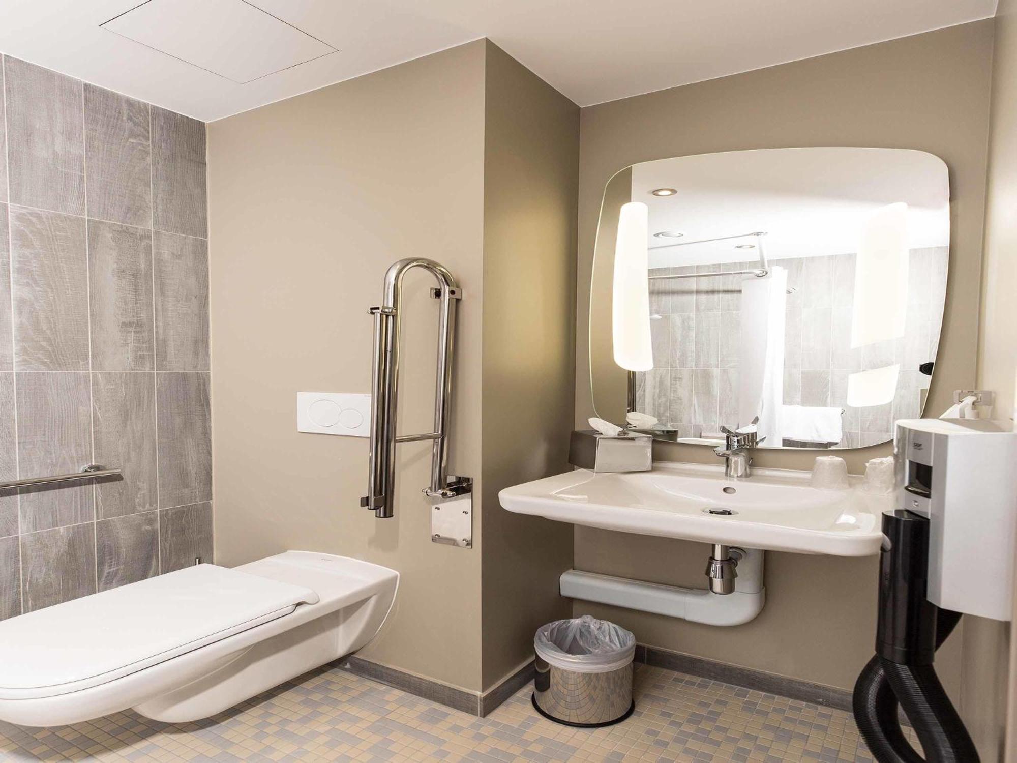 Standard reduced mobility Room One Doublebe d