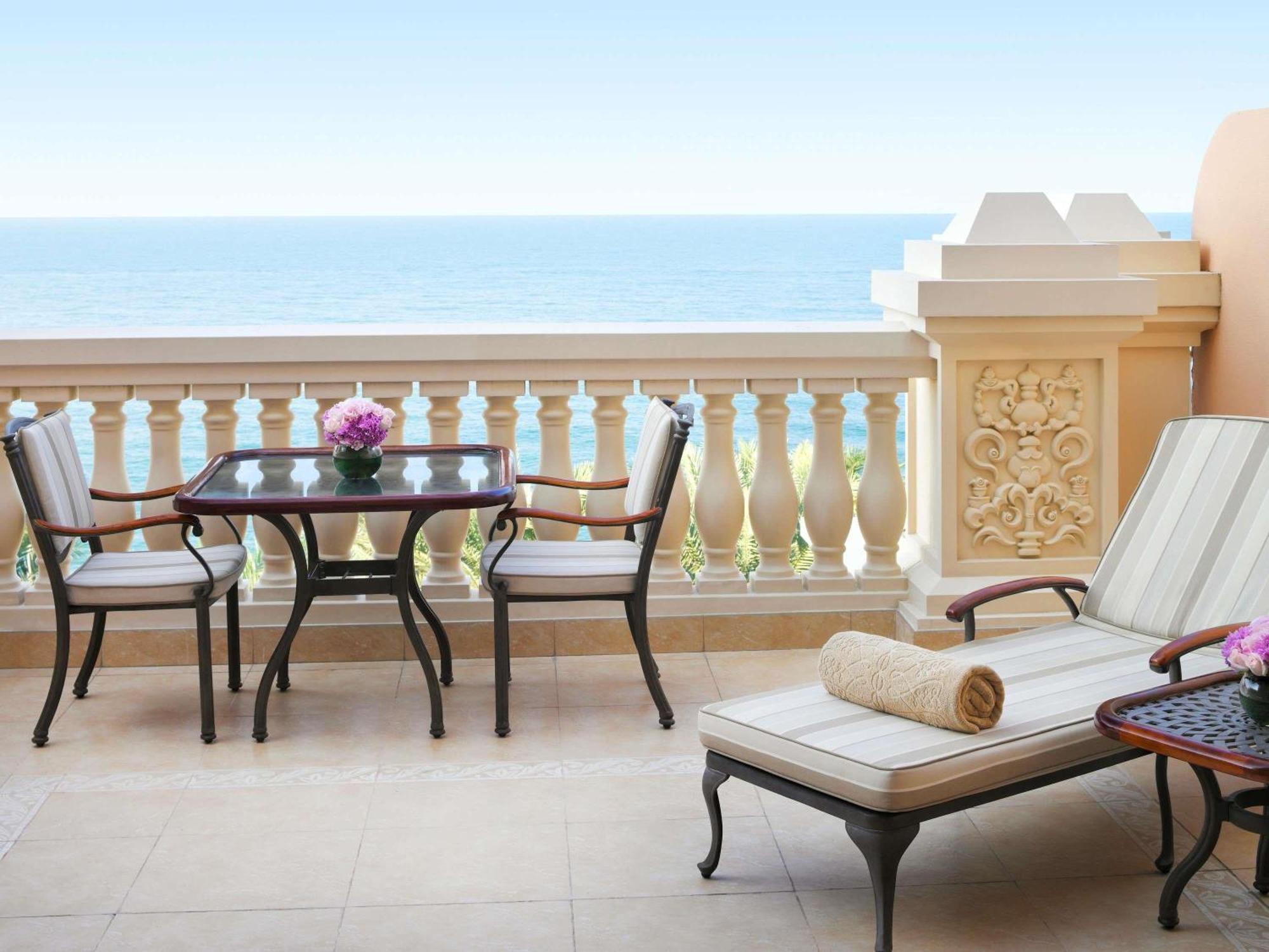 Signature Suite Ocean View balcony Lounge Access