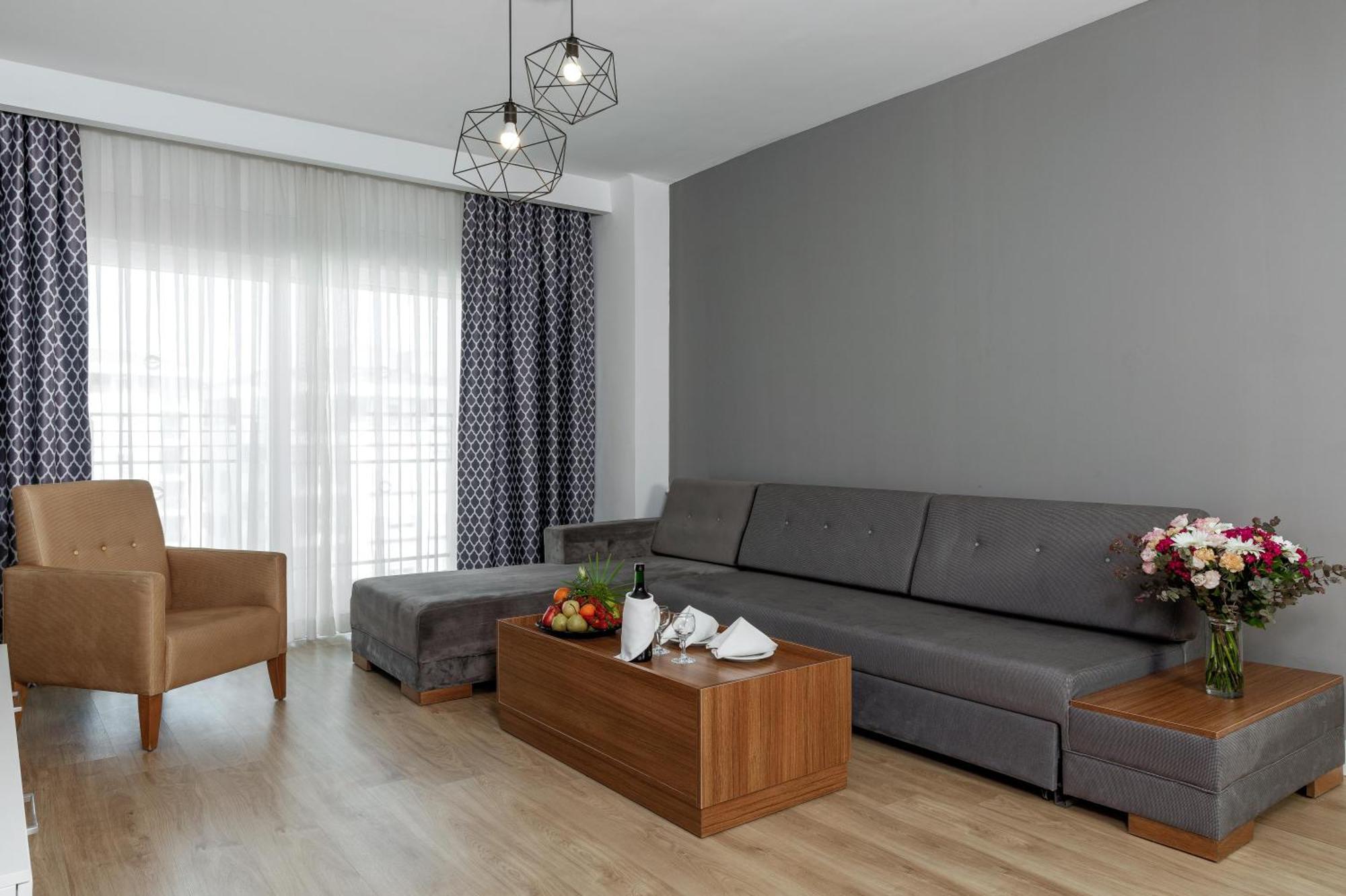 Apartament typu Suite z widokiem na basen