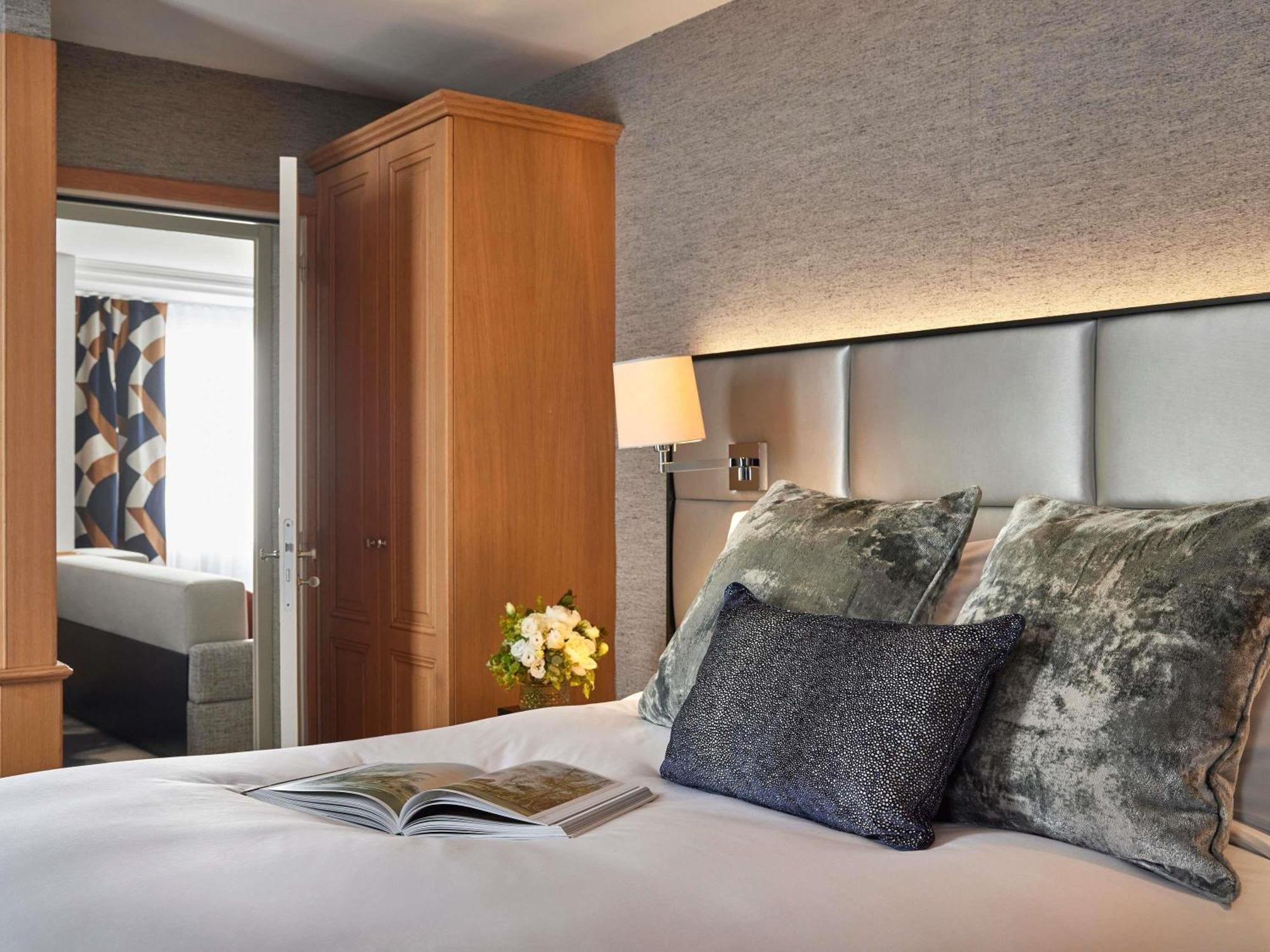 Two-Bedroom Eiffel Family Suite One King Bed One Queen Bed Eiffel Tower View