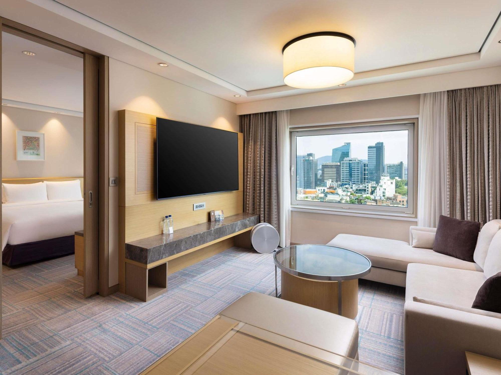 Premier Queen Room