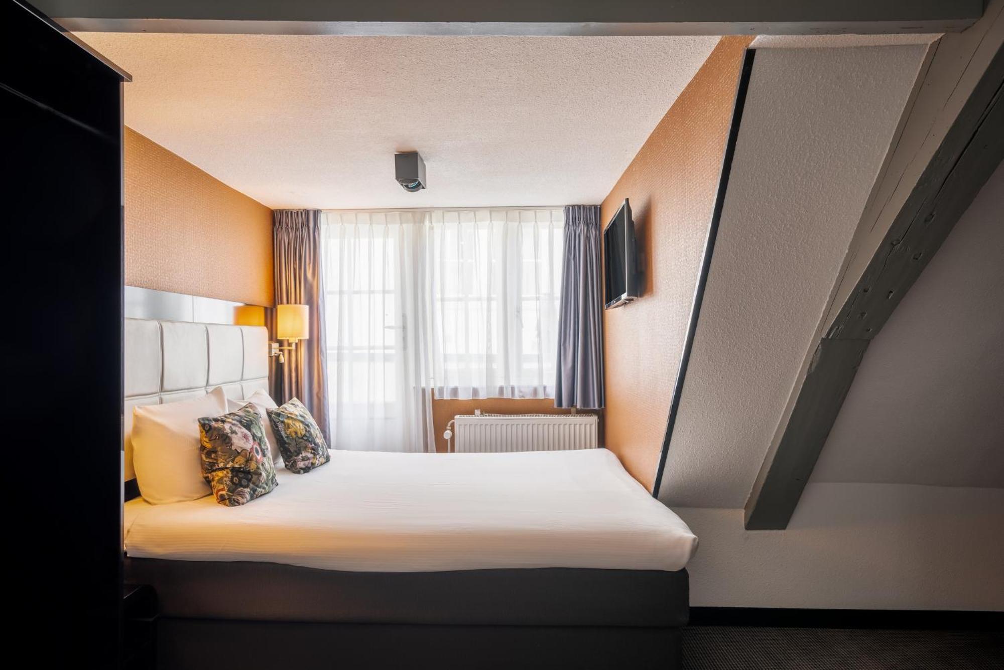 Double Room Limited View