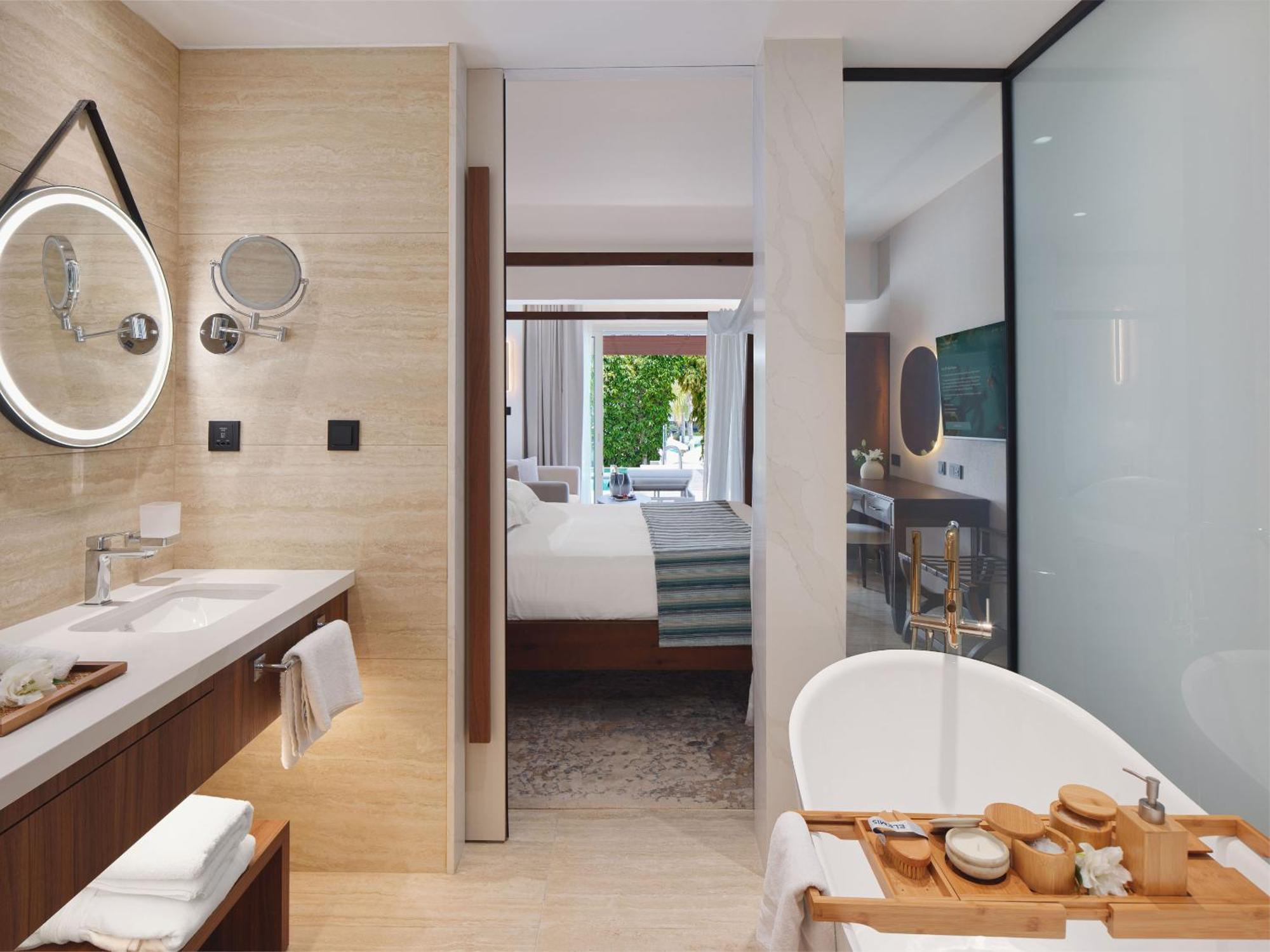 Fisherman's Junior Suite Private Pool 18 years old