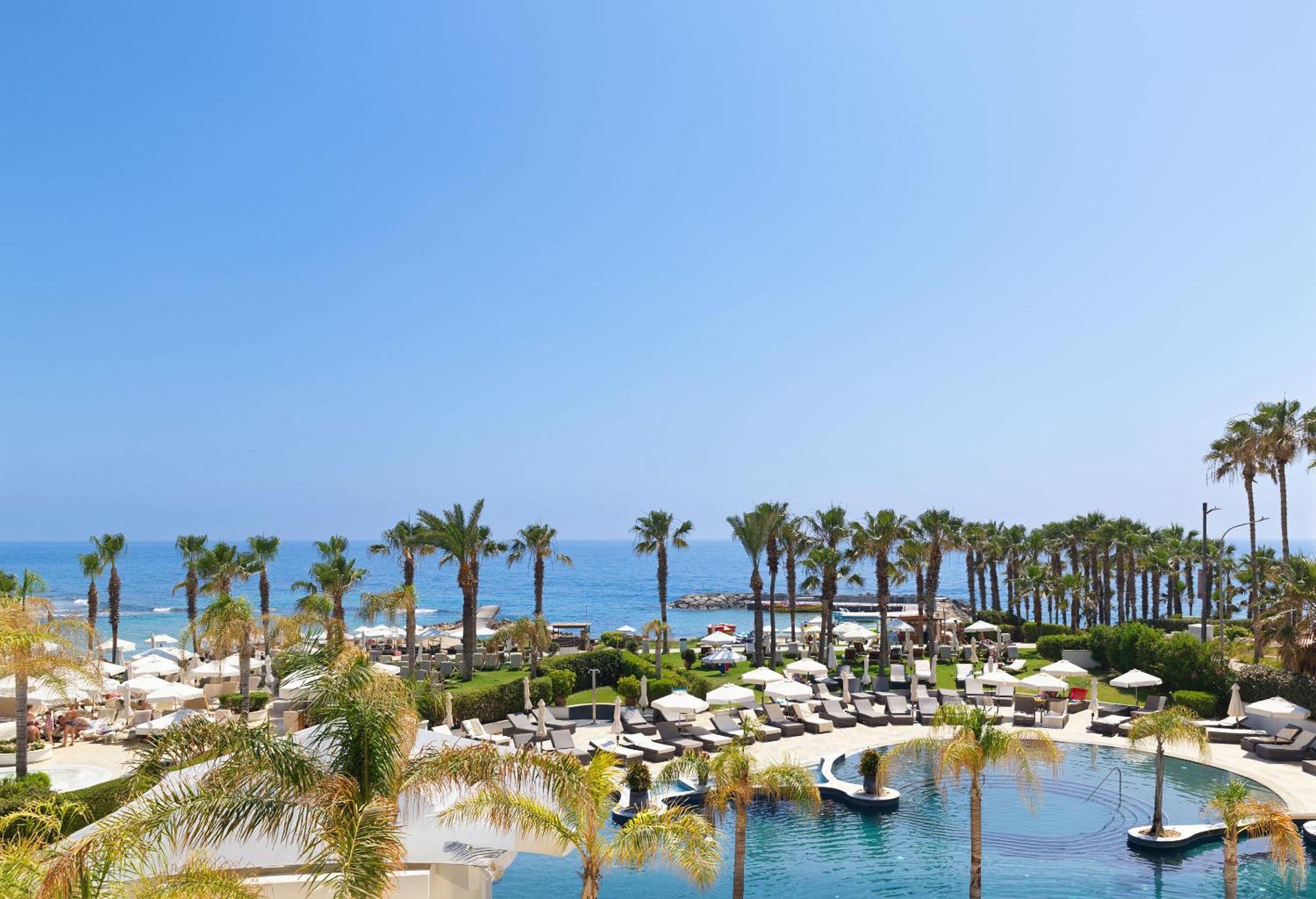 Fisherman’s Junior Suite Pool sea view 18 years old