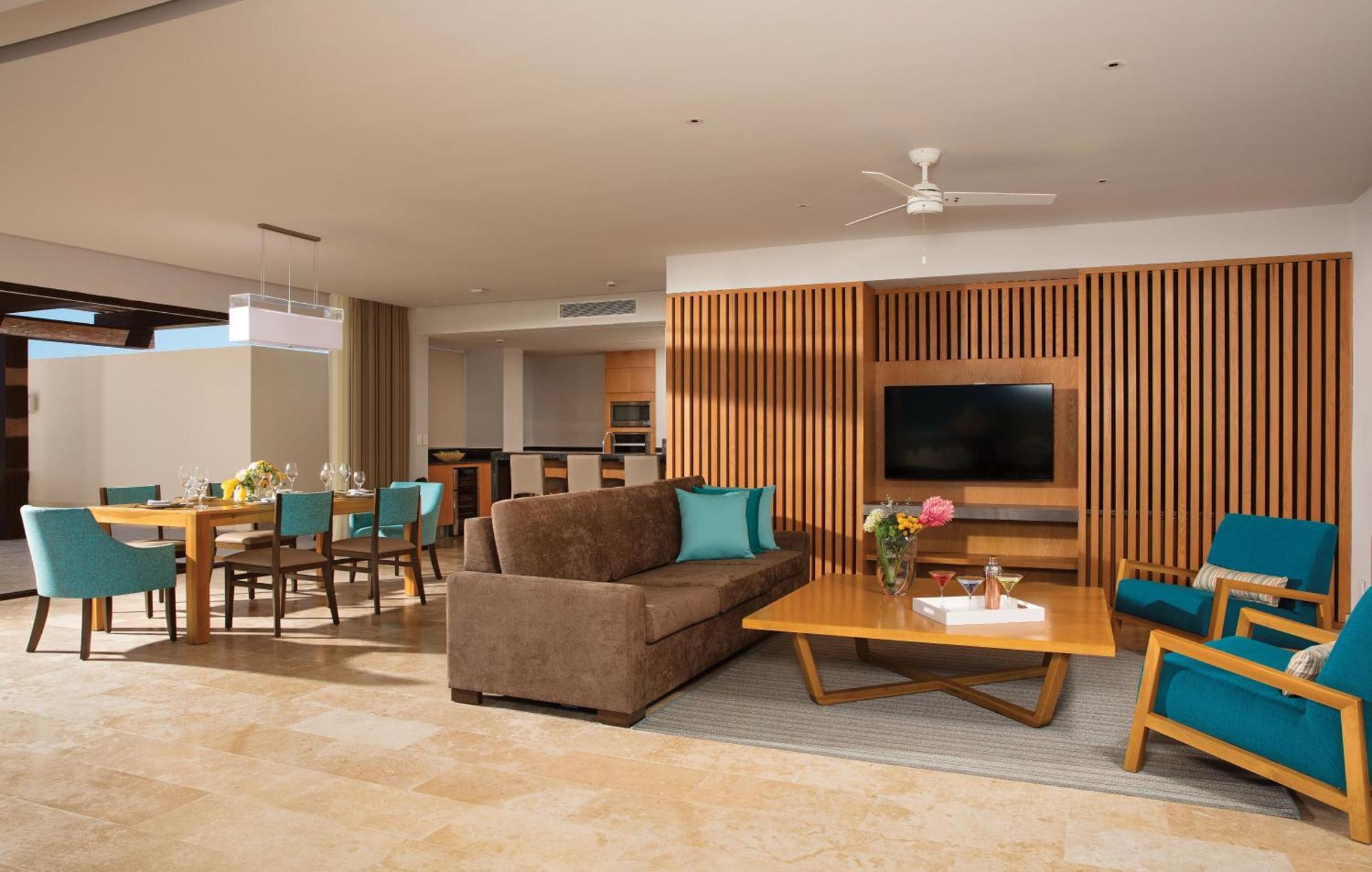 Preferred Club Paramount Suite Ocean View King Bed