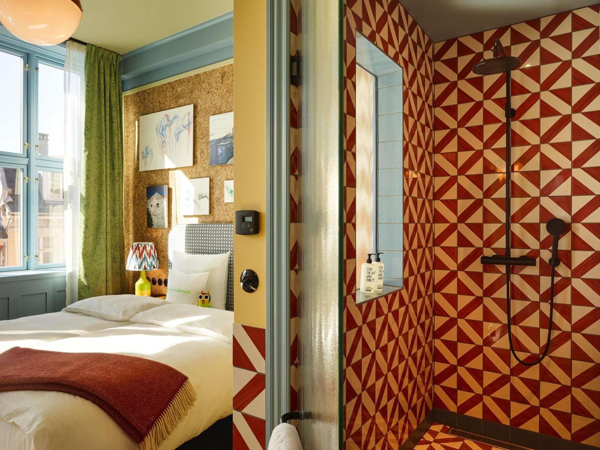 Medium Room