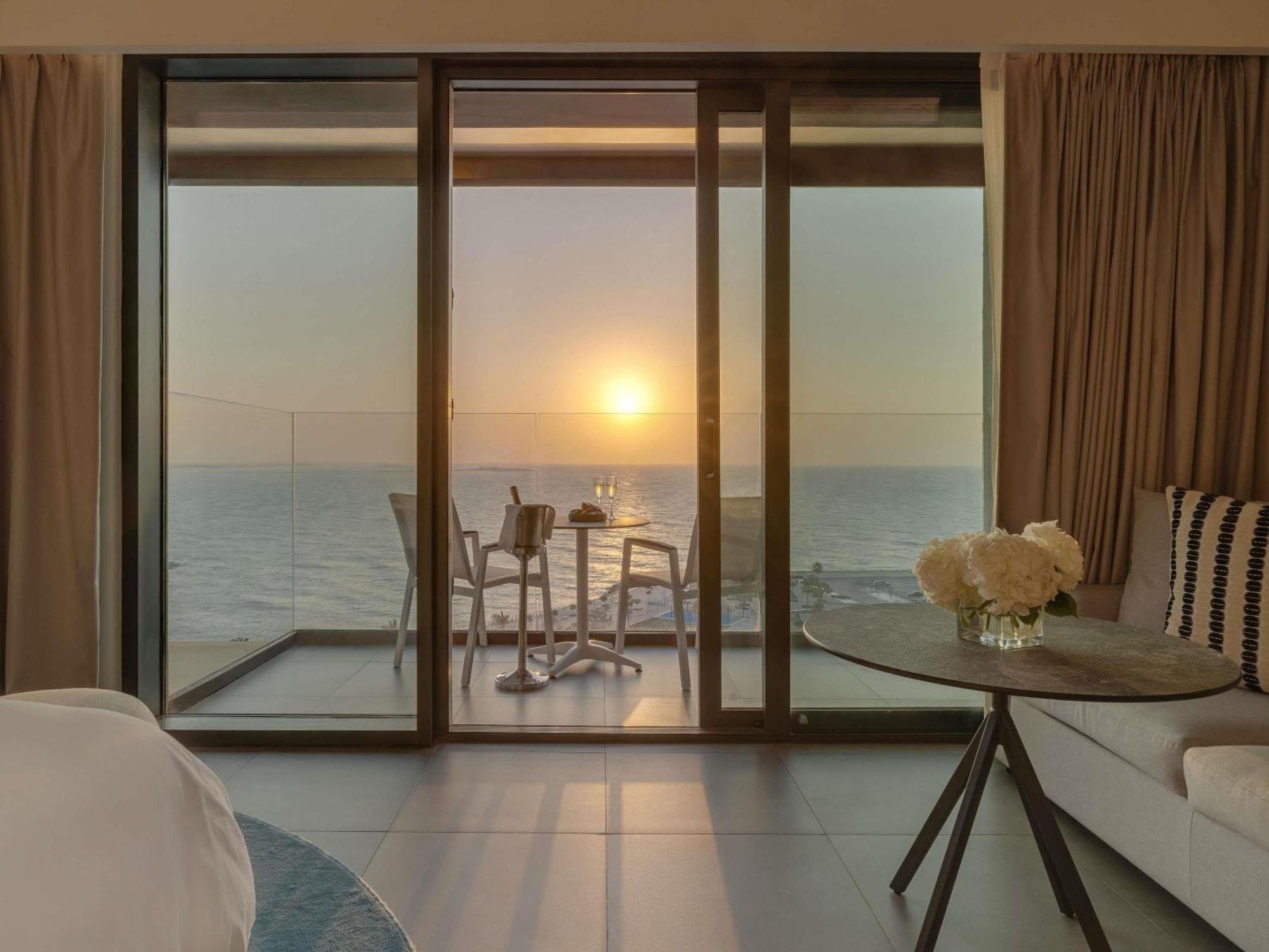 Superior King Room Sea View