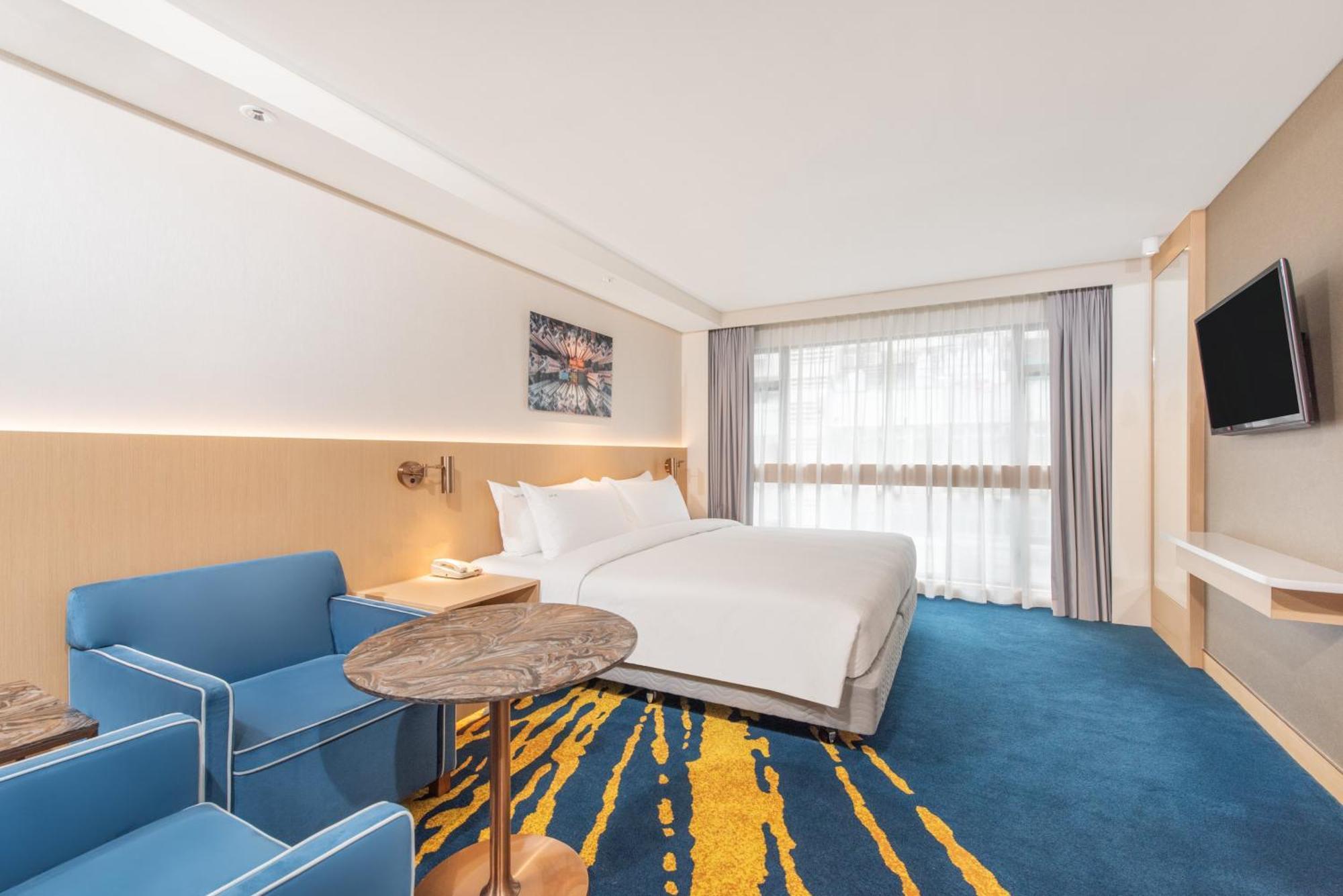 Premium King Room Middle Floor