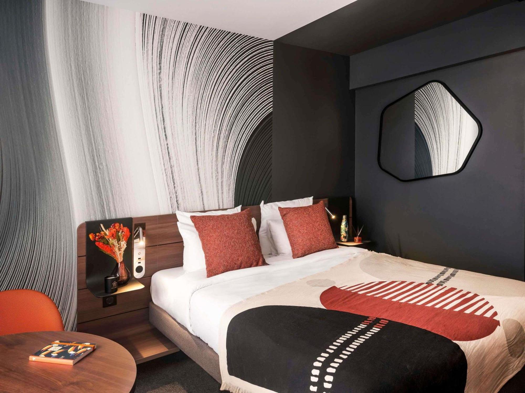 Executive Room One Double Bed One Single Sofa Bed Eiffel Tower View