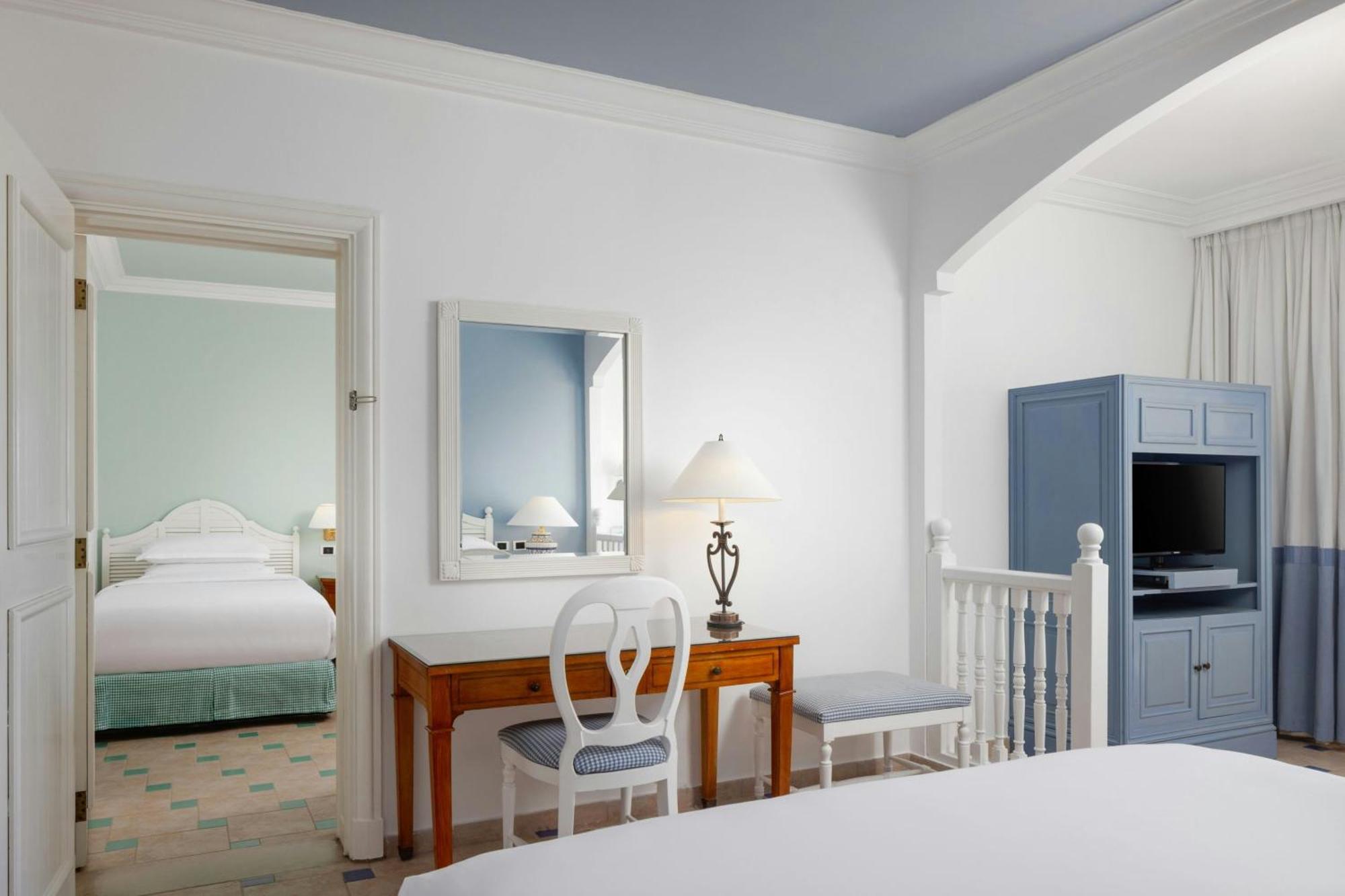 Two-Bedroom Family Room Two Single Beds One King Bed Balcony Sea View High Floor