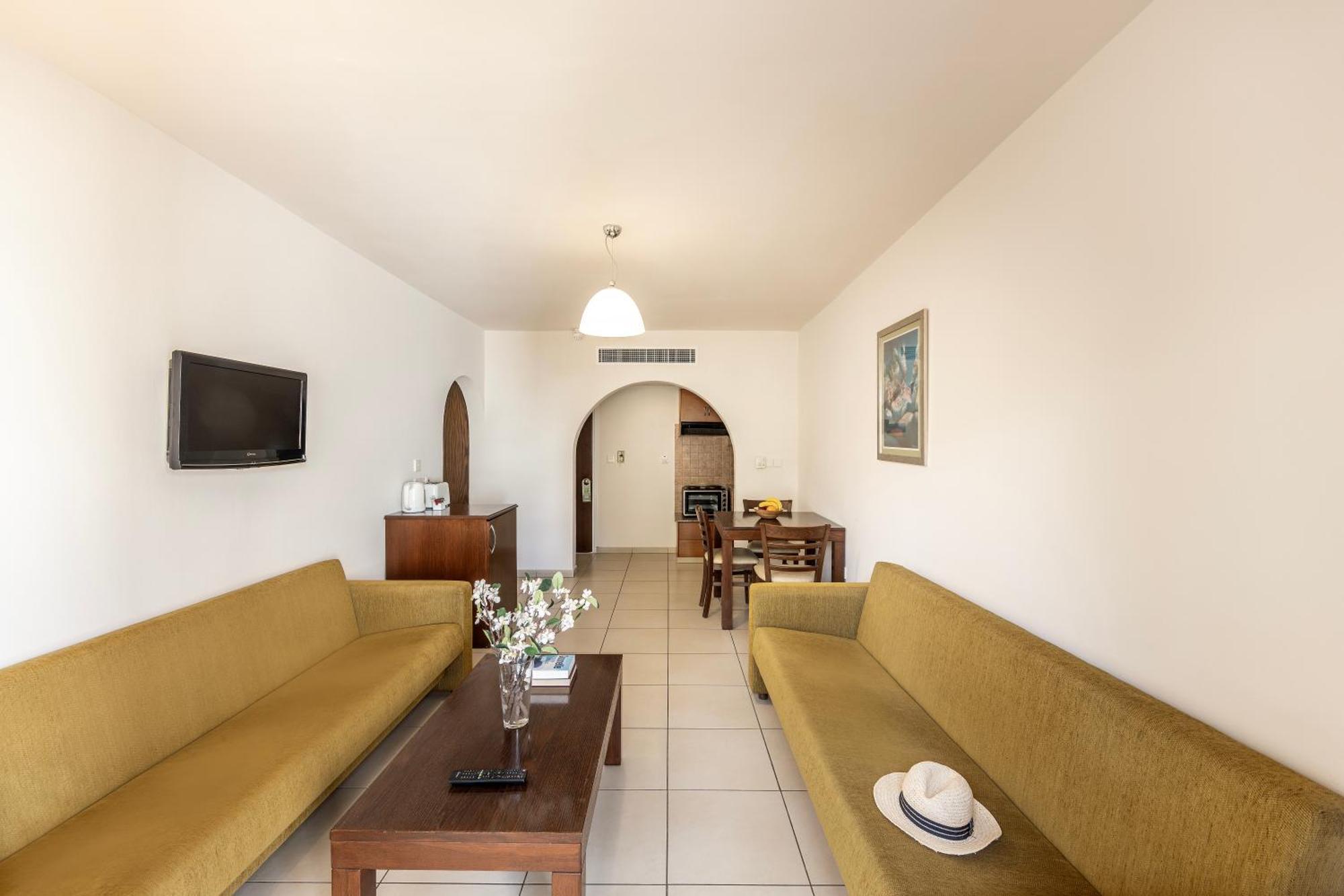 Superior One-Bedroom Apartment