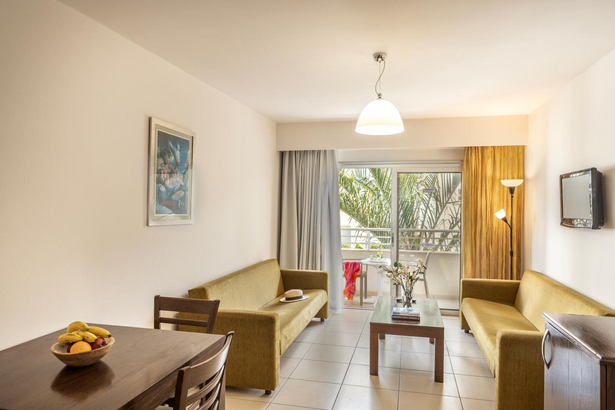 Superior One-Bedroom Apartment