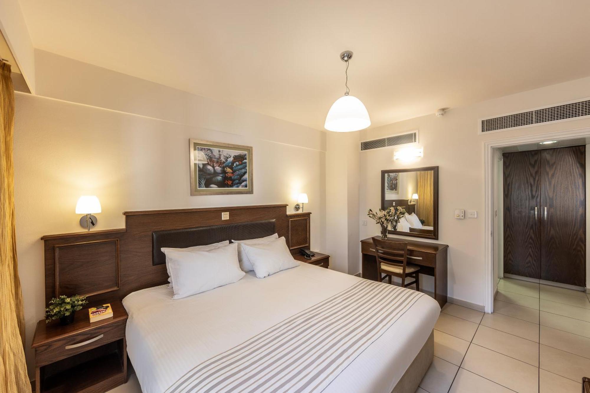 Superior One-Bedroom Apartment