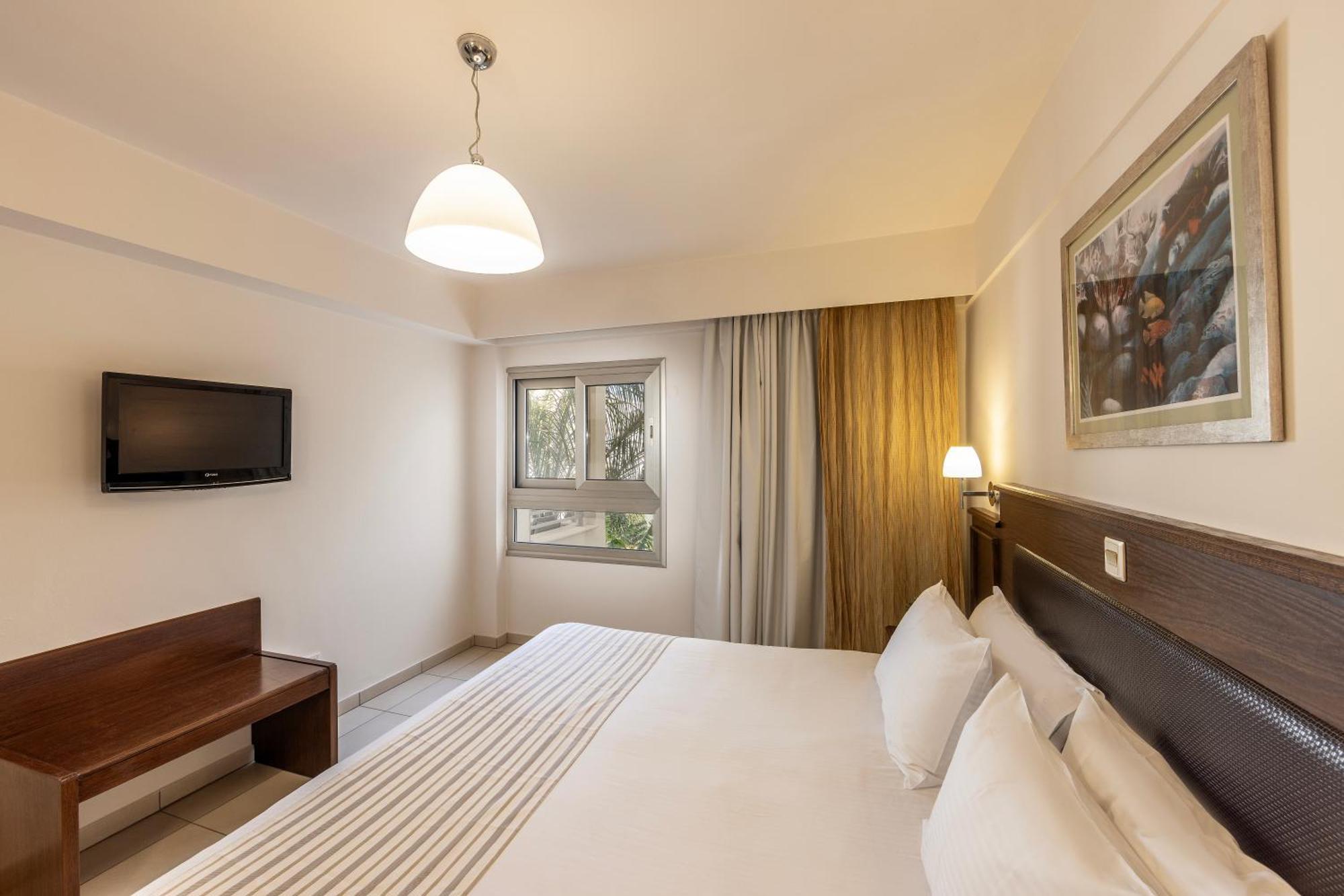 Superior One-Bedroom Apartment