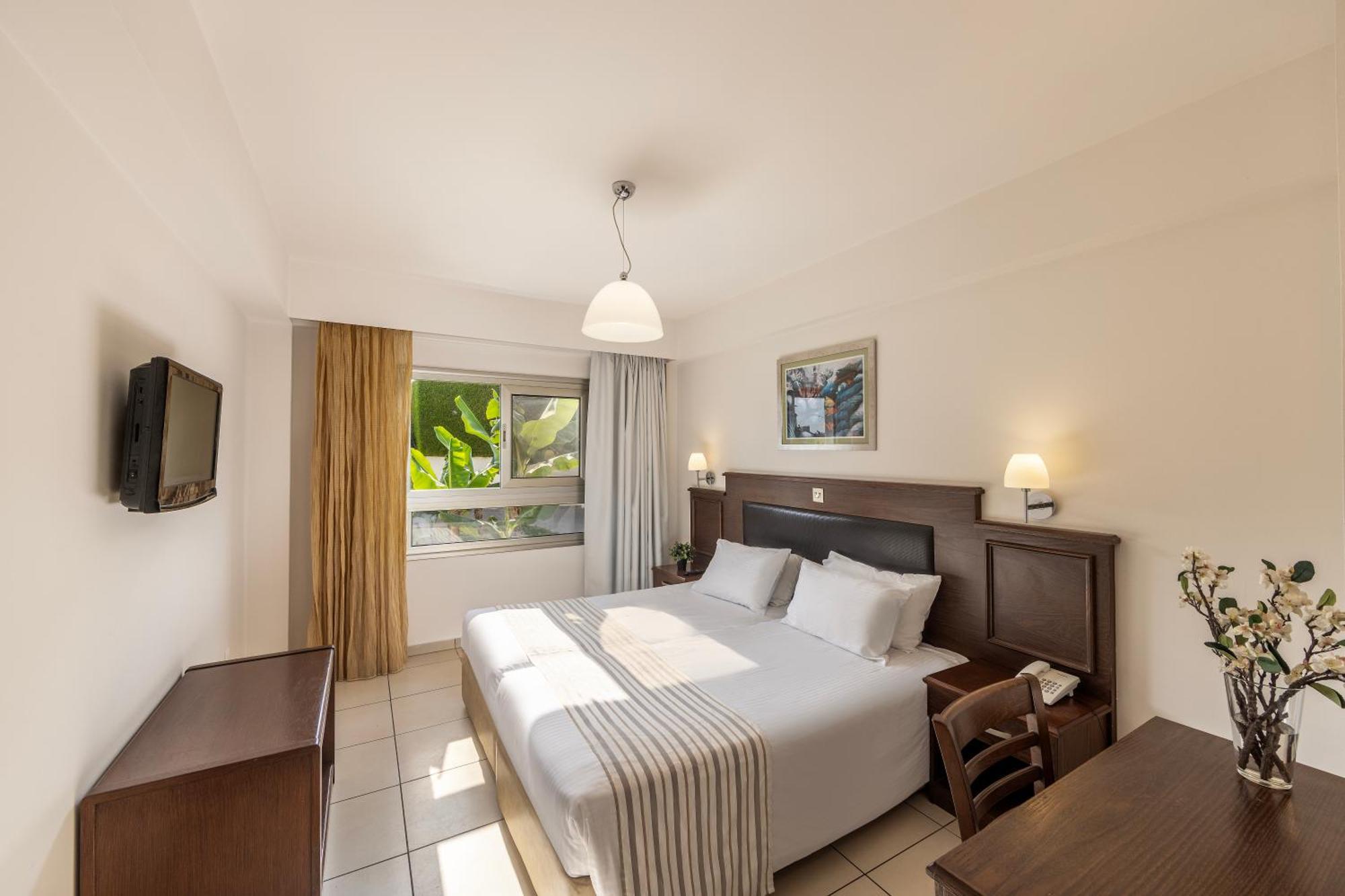 Superior One-Bedroom Apartment