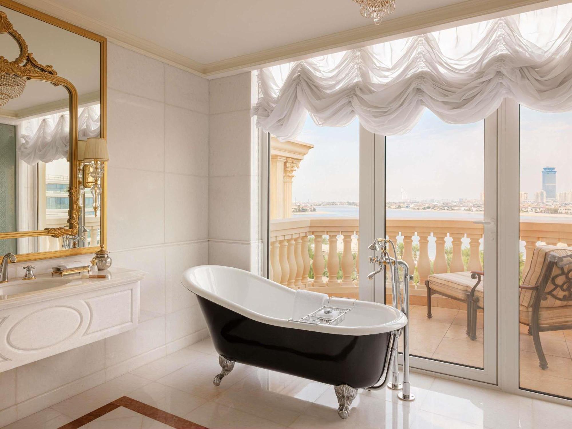 Premier Suite Balcony Lounge Access