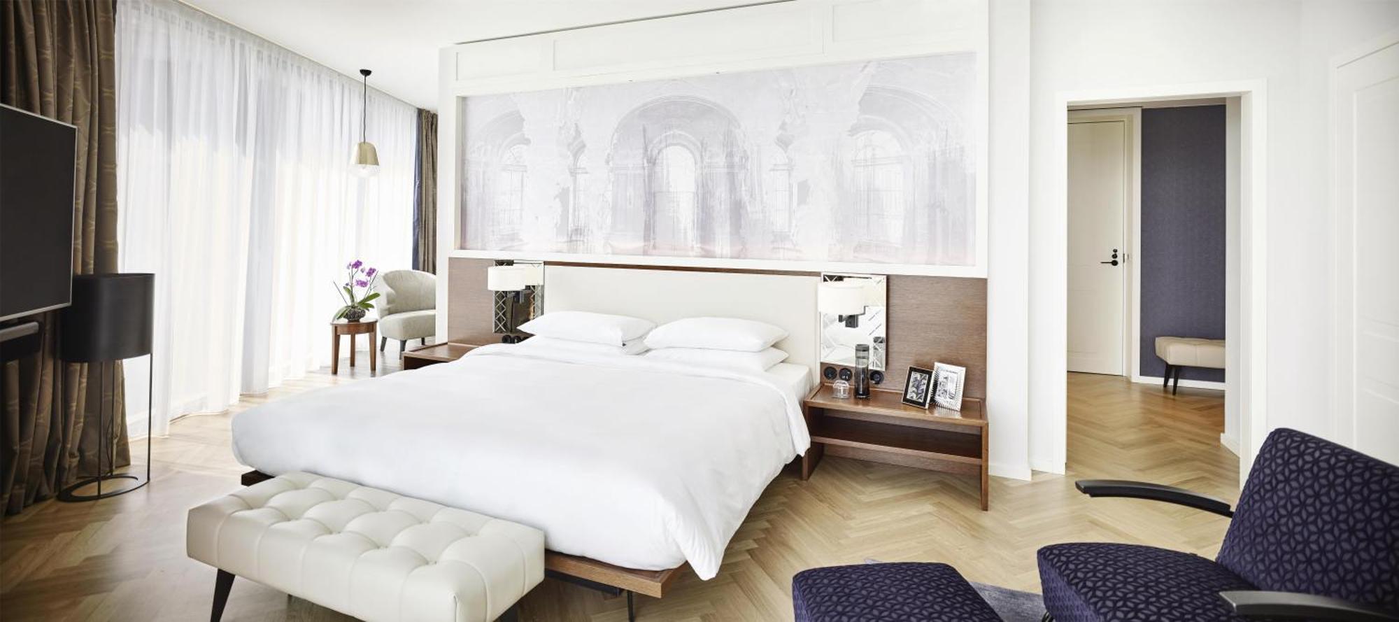 Premium King Suite Skyline View