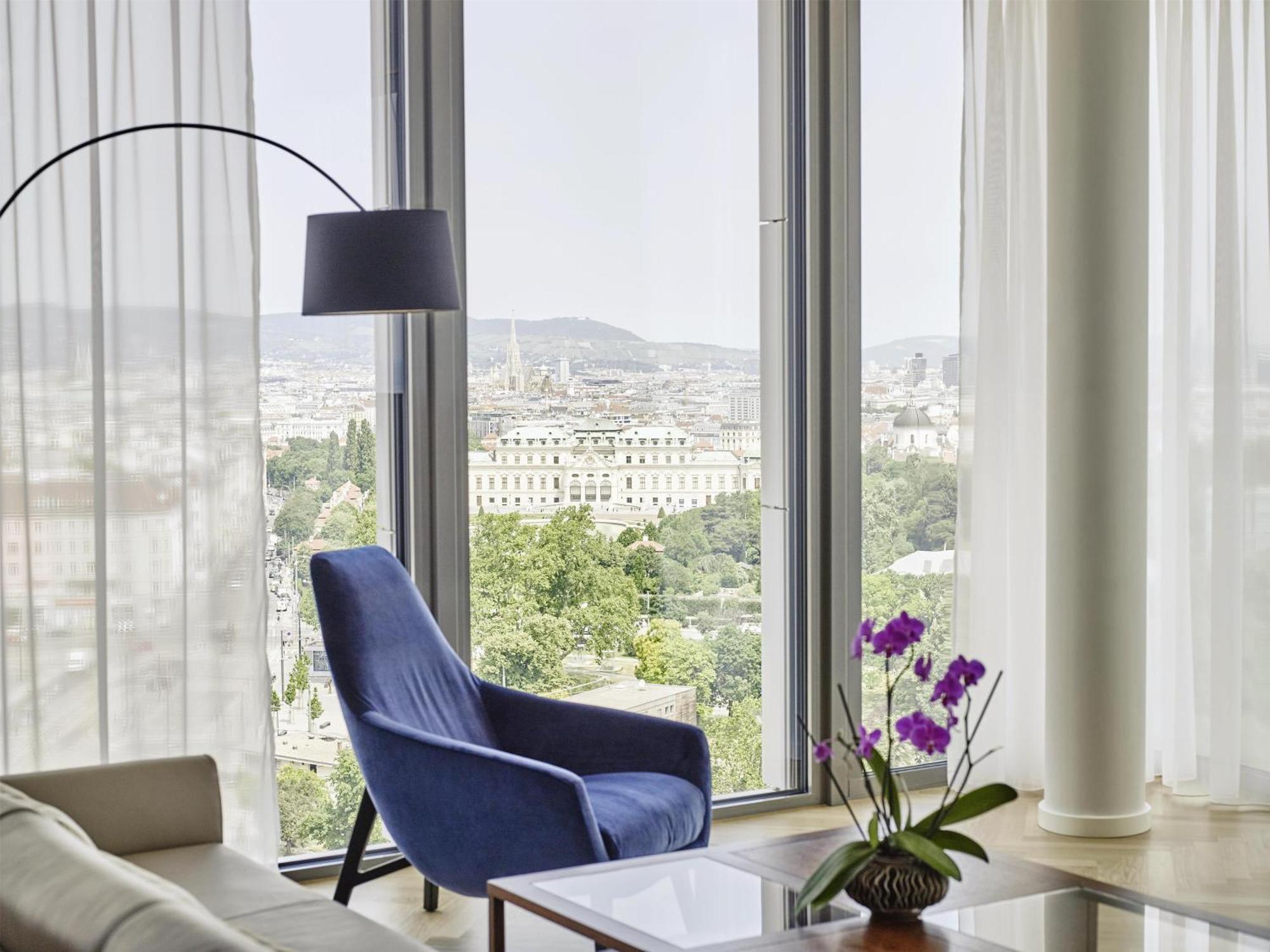 Premium King Suite Skyline View