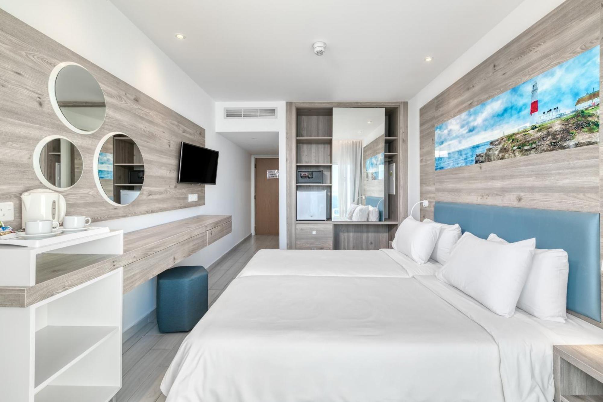 Twin or Double Room Sea View