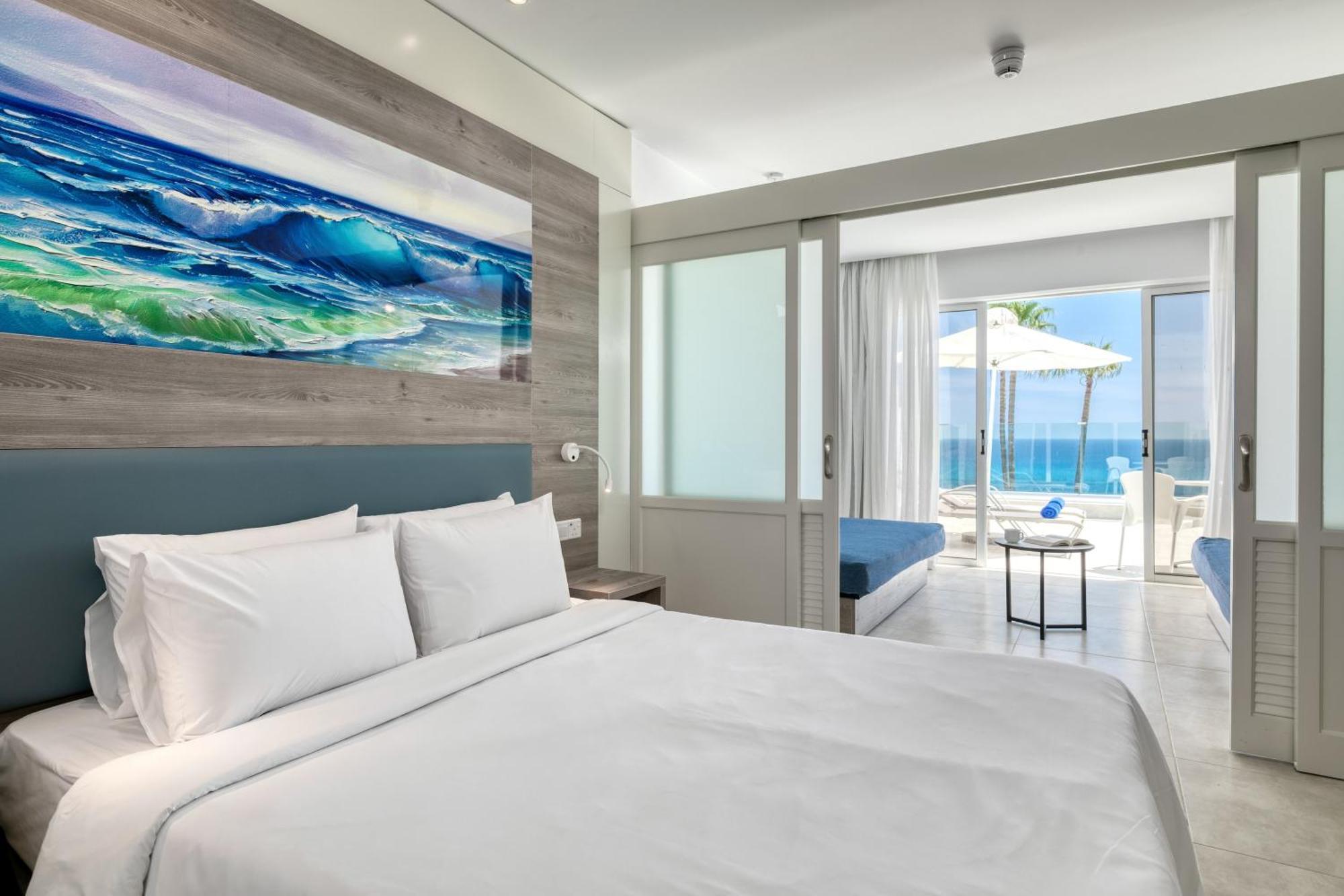 Superior Family Room Sea View Garden area