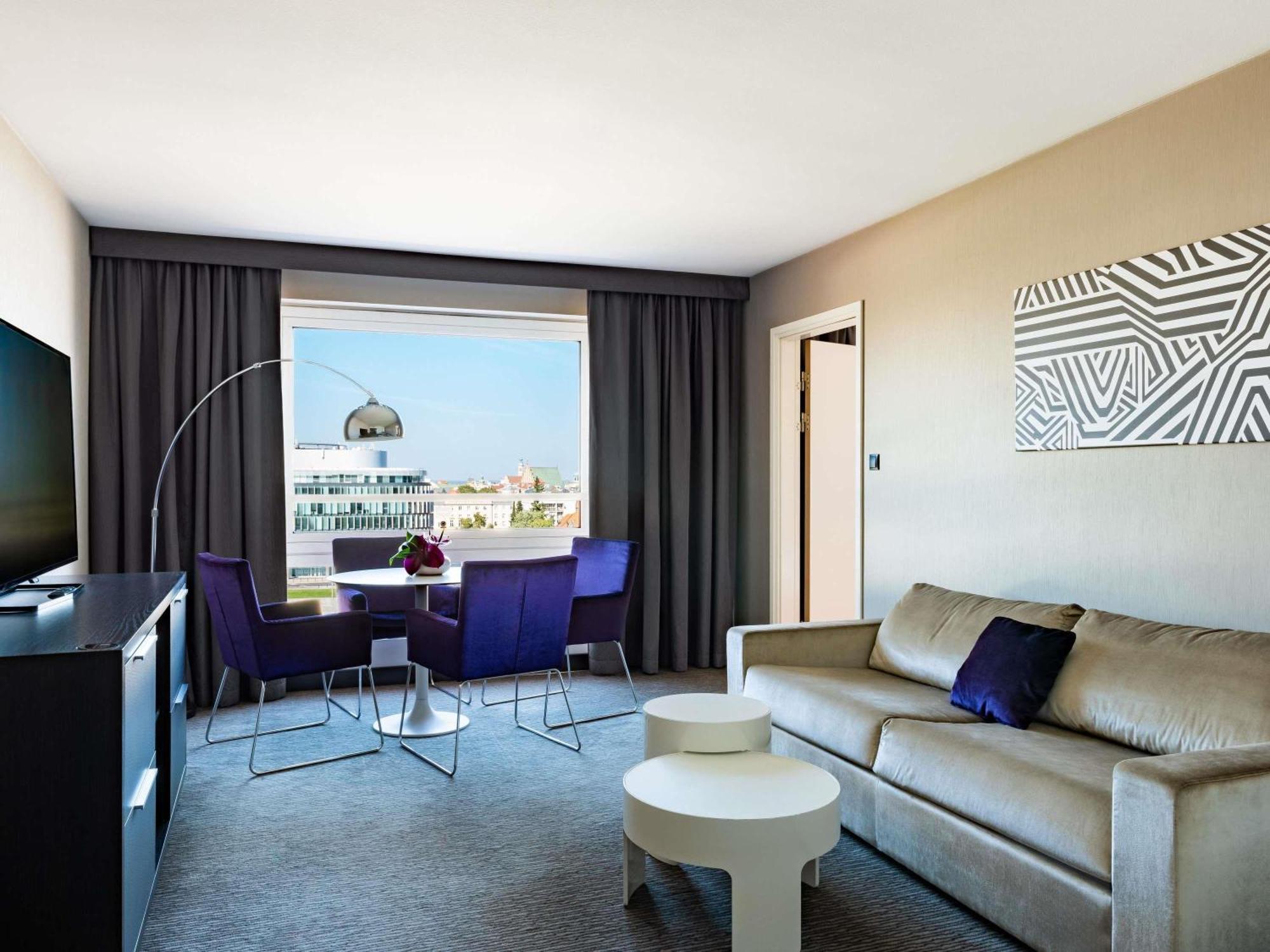 Apartament typu suite Prestige z widokiem na Plac Piłsudskiego