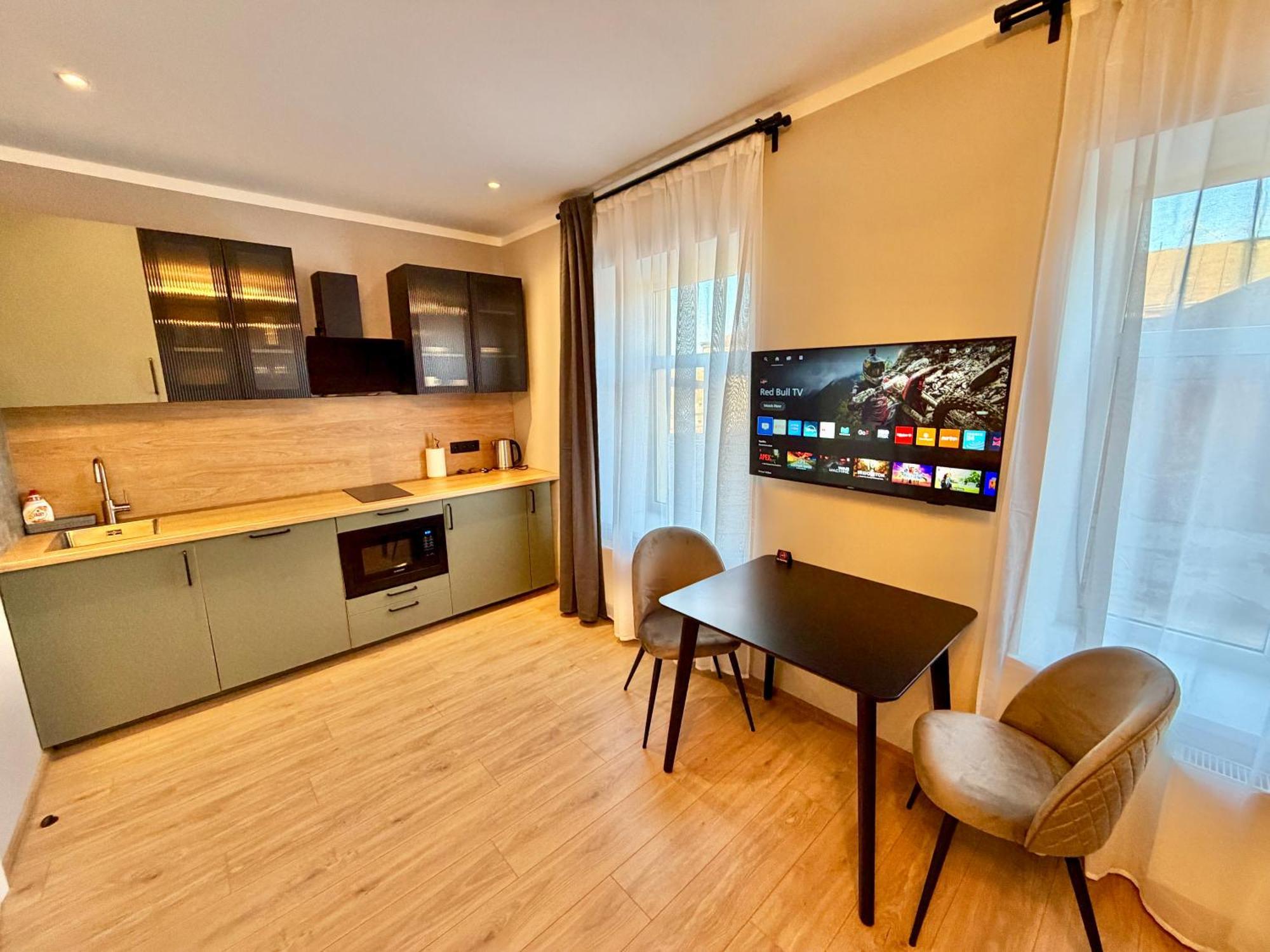 Deluxe Studio