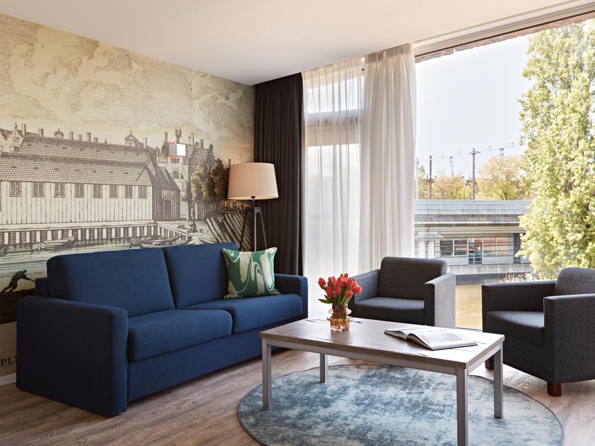 Extra Large 2 Bedroom Apartment Sofa Bed Canal view