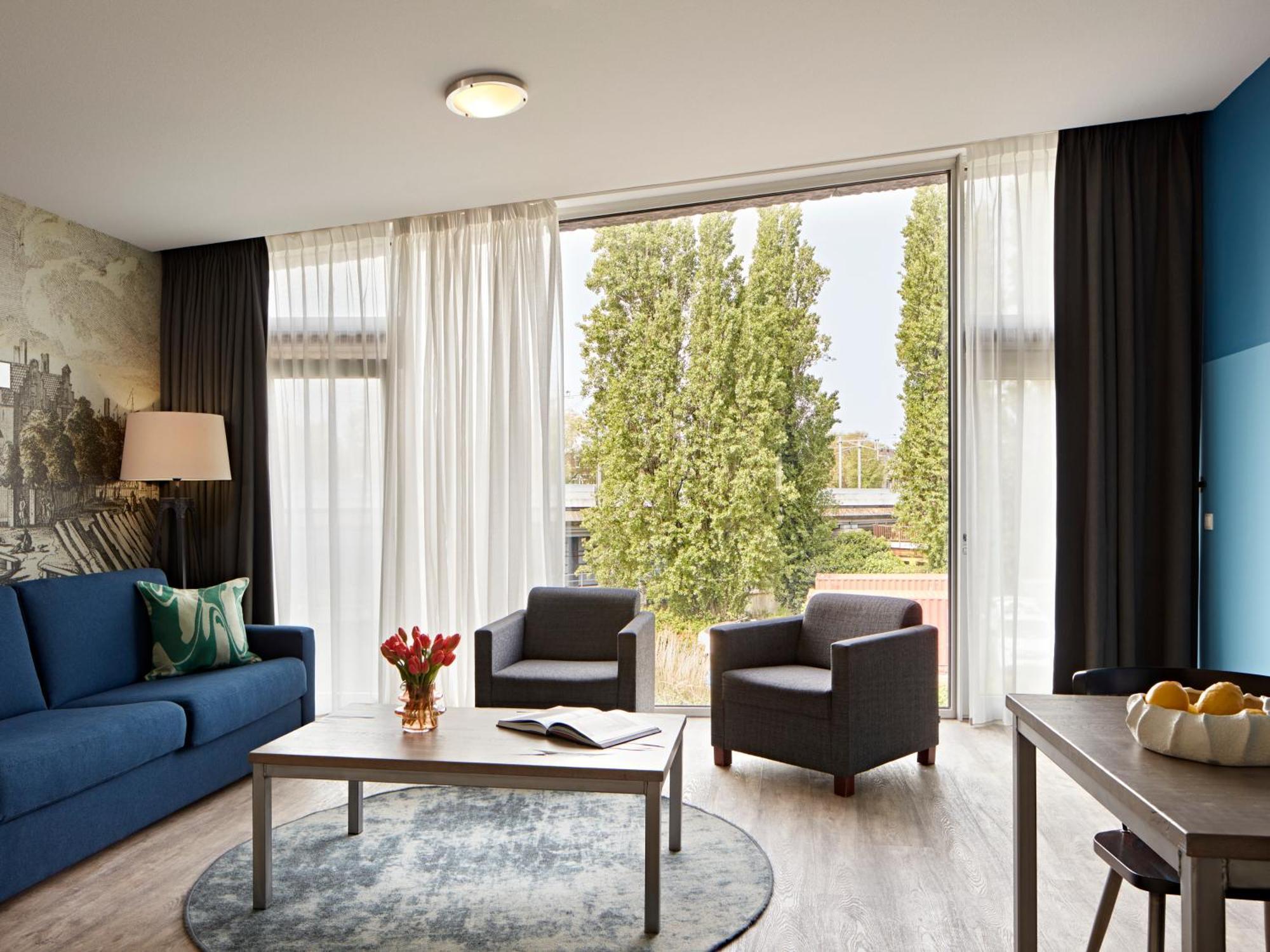 Extra Large 2 Bedroom Apartment Sofa Bed Canal view