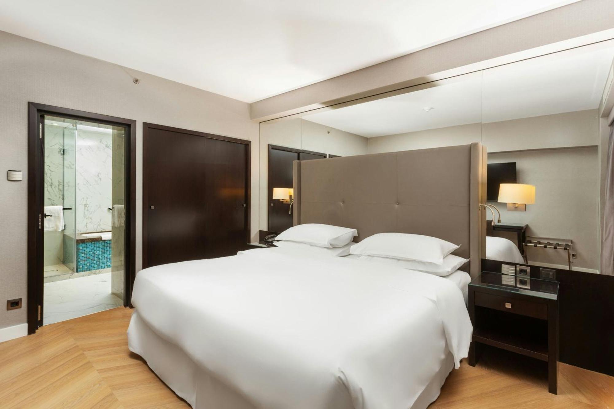 Executive Executive level 1 Bedroom Executive Suite