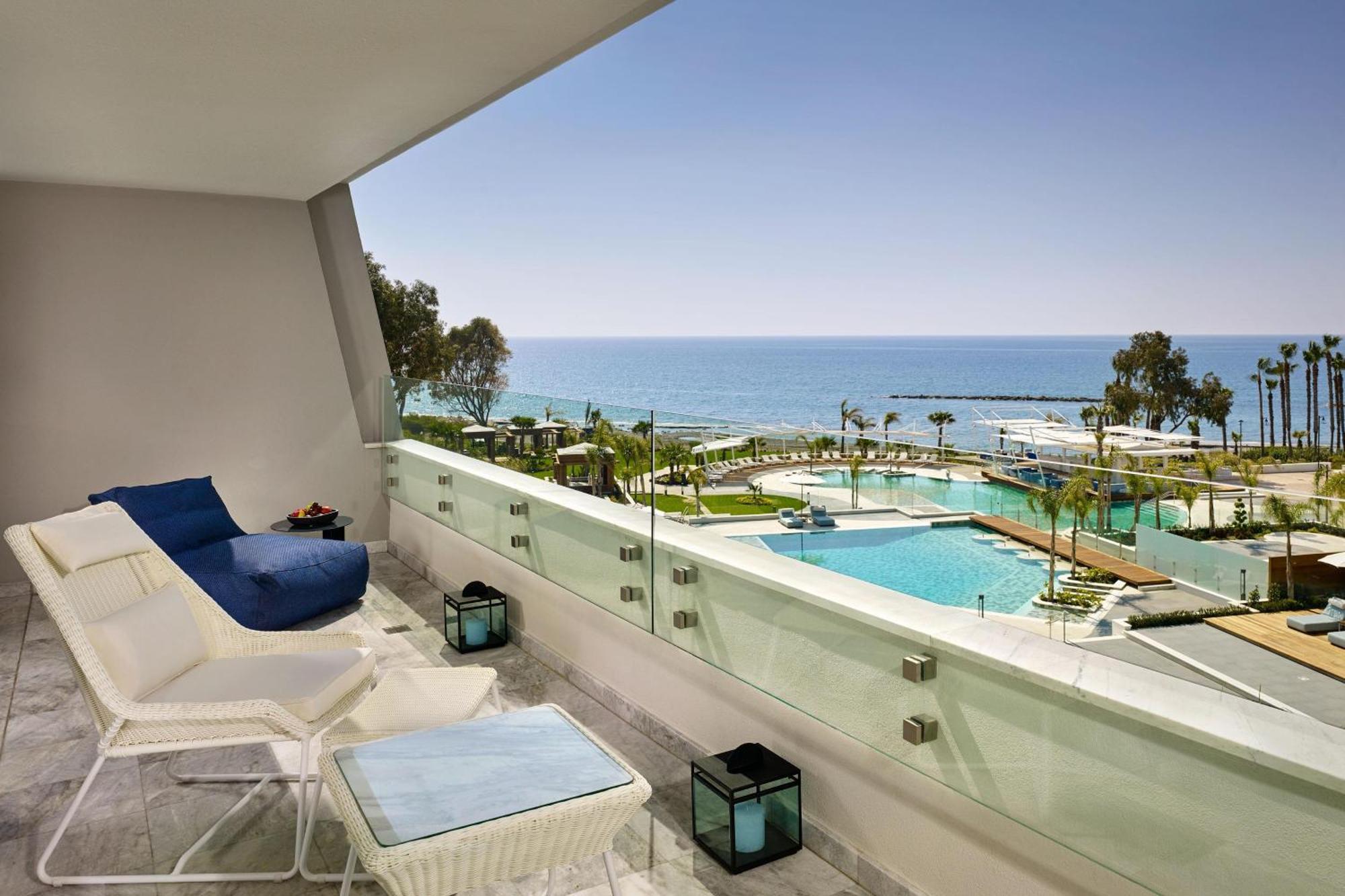 Lifestyle Suite 1 Bedroom Suite 1 King Sea view Poolside Adults Friendly 12