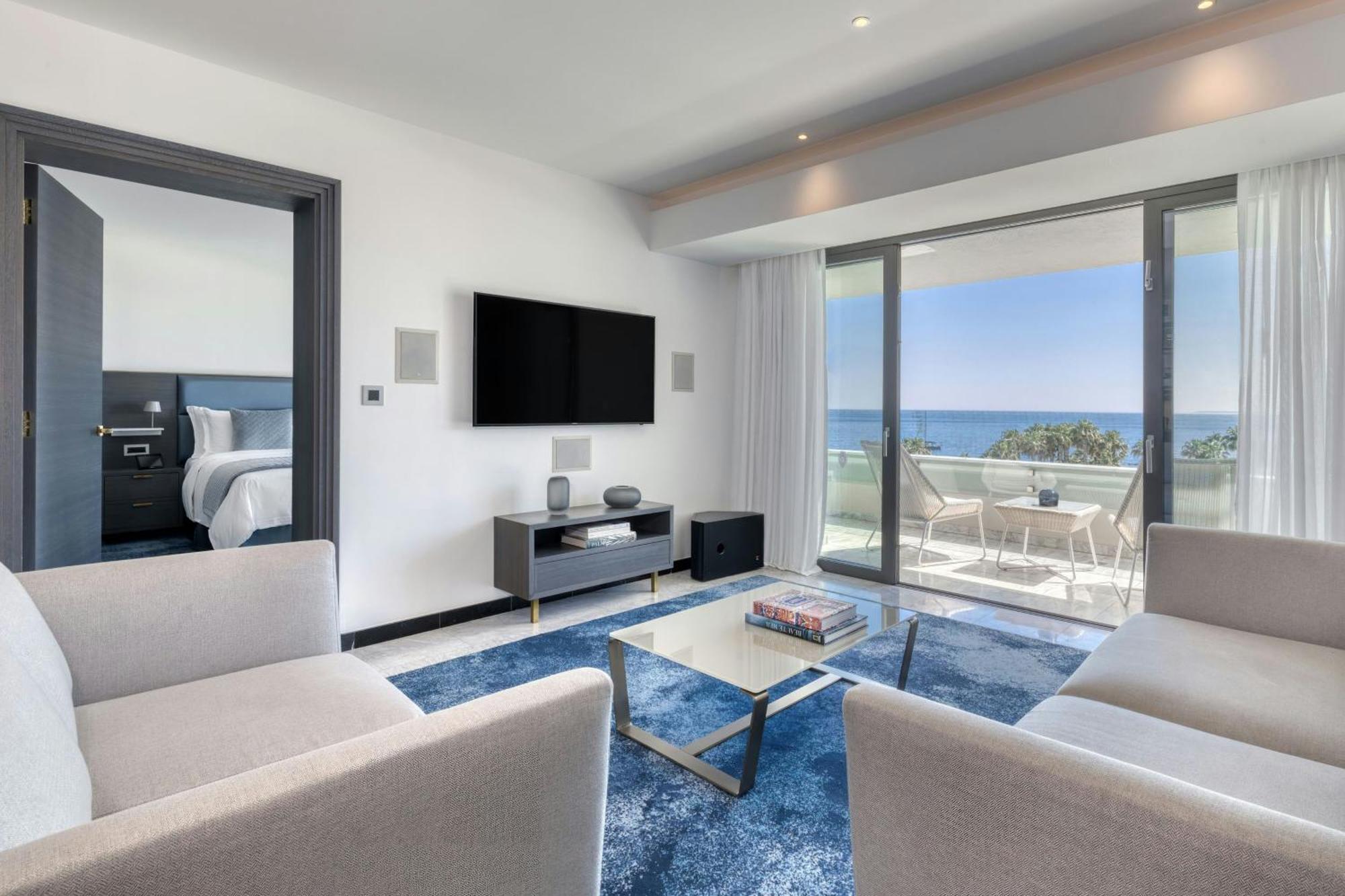 Lifestyle Suite 1 Bedroom Suite 1 King Sea view Poolside Adults Friendly 12