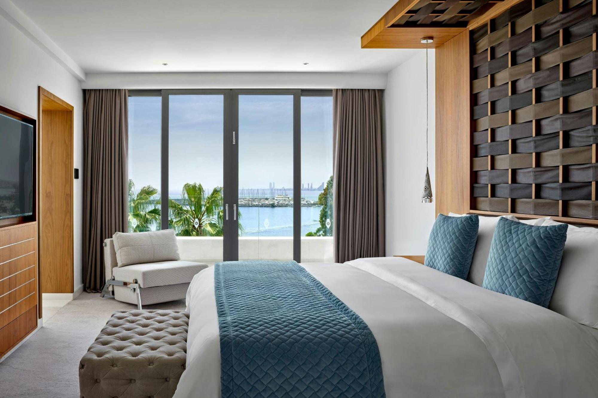 Panoramic 1 Bedroom Larger Suite 1 King Sea view Balcony